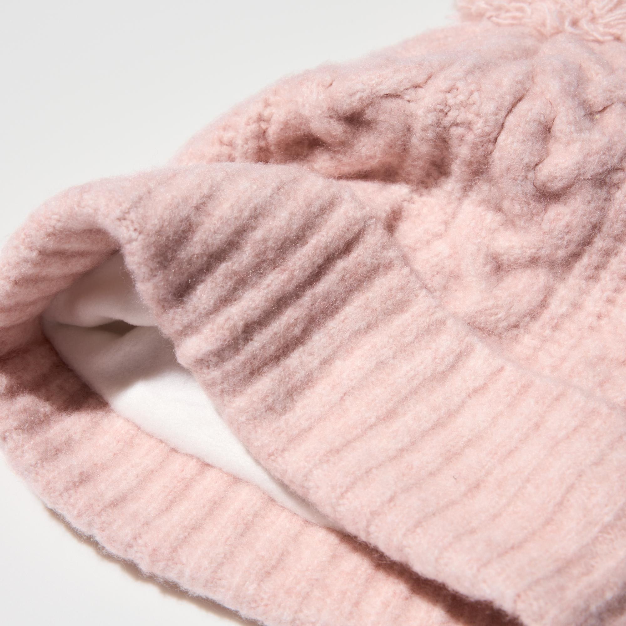 Soft, light, warm, and non-itchy 'Souffle Yarn'. Cable knit fluffy yarn with a brushed feel.
