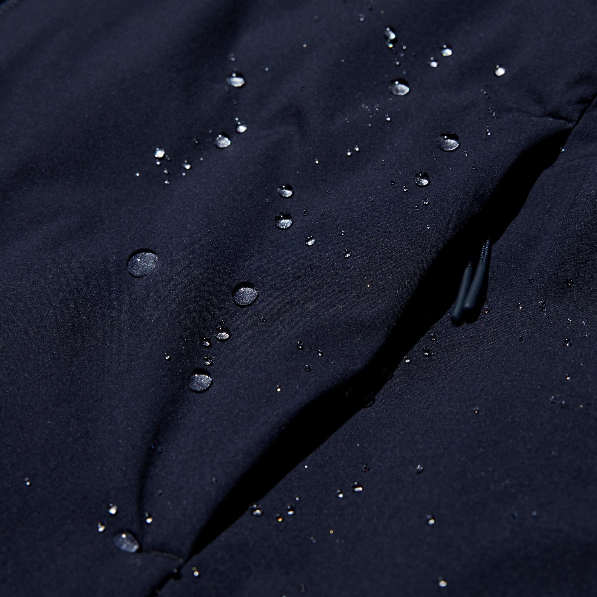 Windproof lightweight nylon outer. Water-repellent finish protects against light rain. Made without perfluorinated chemicals (PFAS). *The fabric is coated with a water-repellent agent so the effect lasts longer. The finish is not permanent.