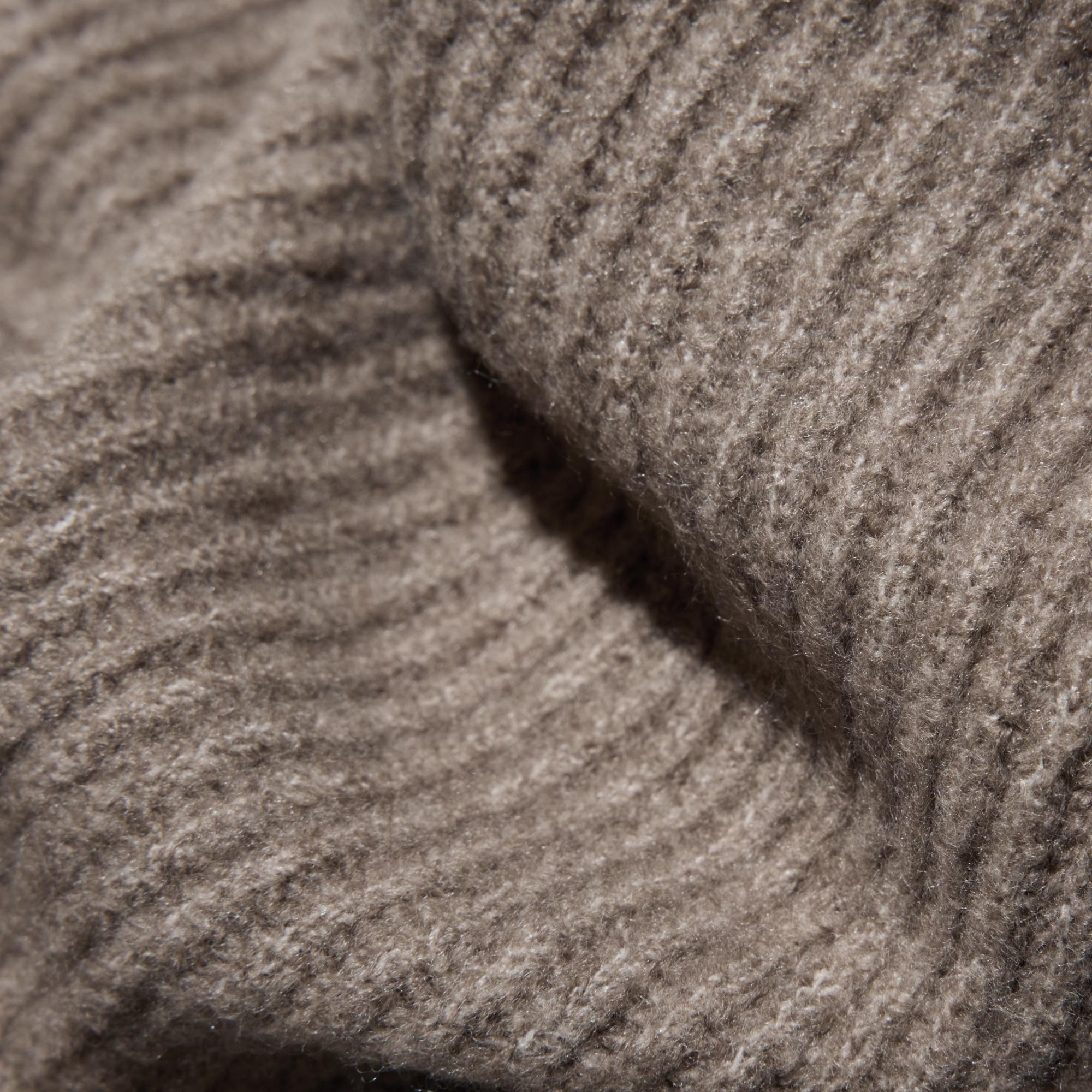 Soft and non-itchy 'Souffle Yarn'.