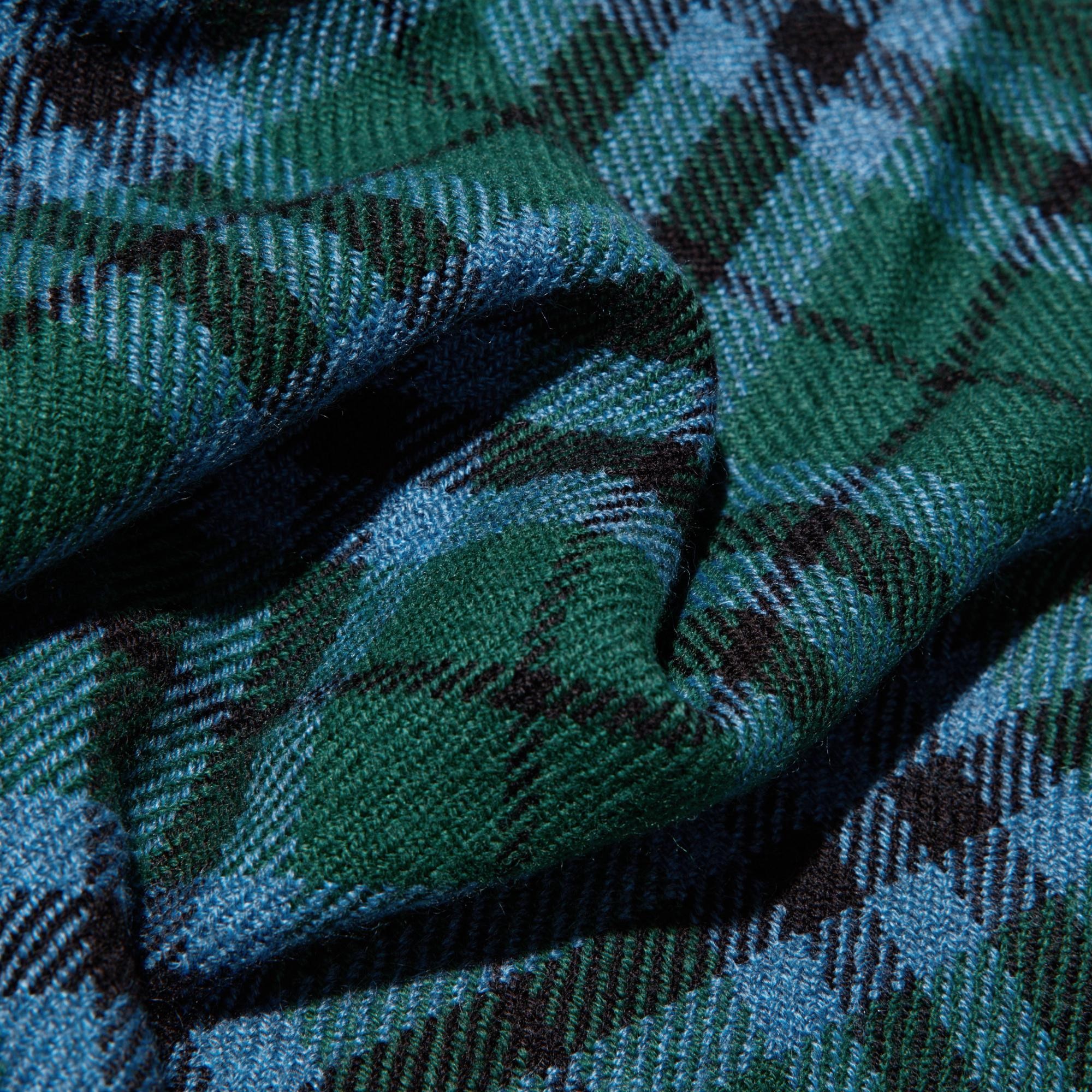 Made with fine wool for a natural feel without the itch. Premium fabric resists pilling and has a brushed feel.