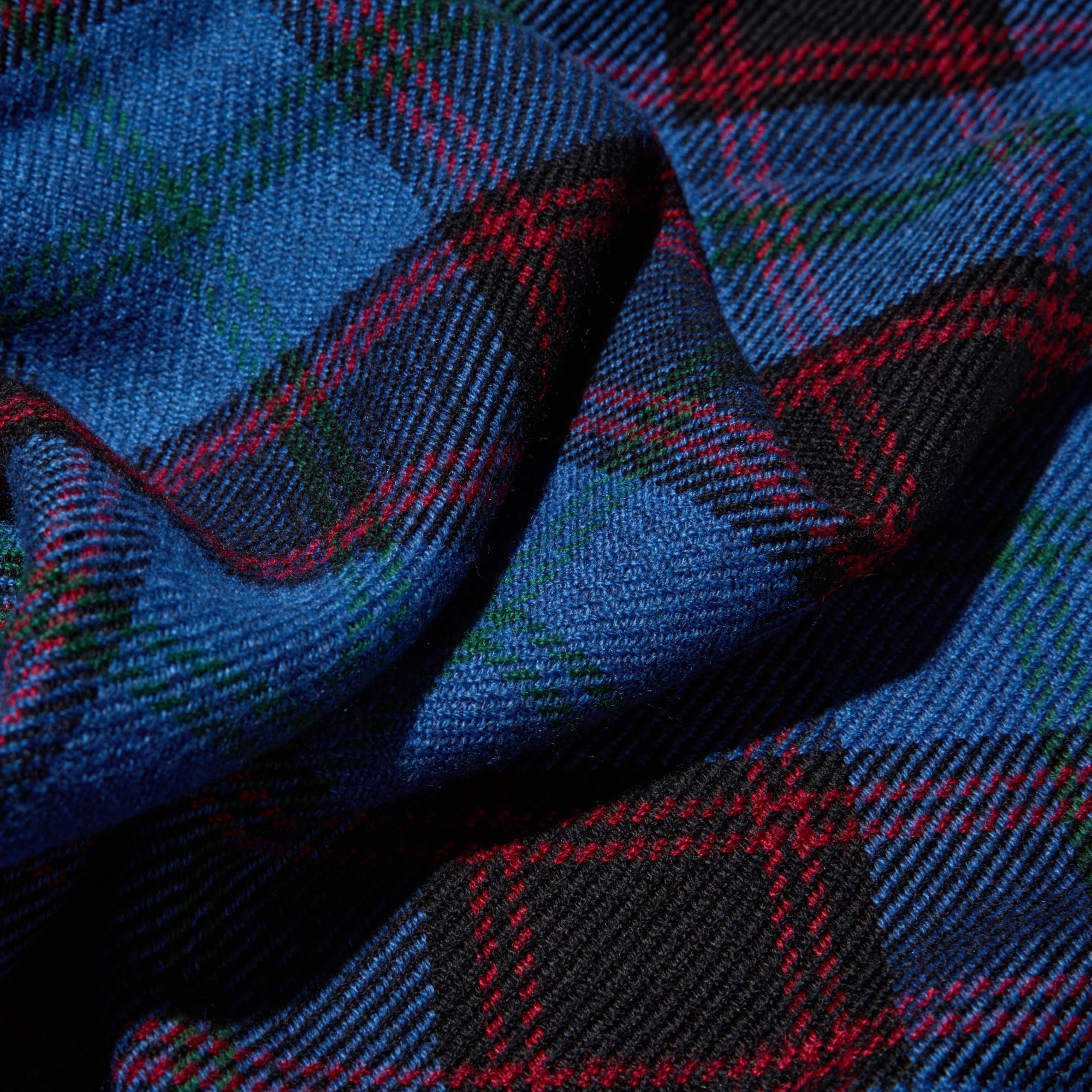 Made with fine wool for a natural feel without the itch. Premium fabric resists pilling and has a brushed feel.