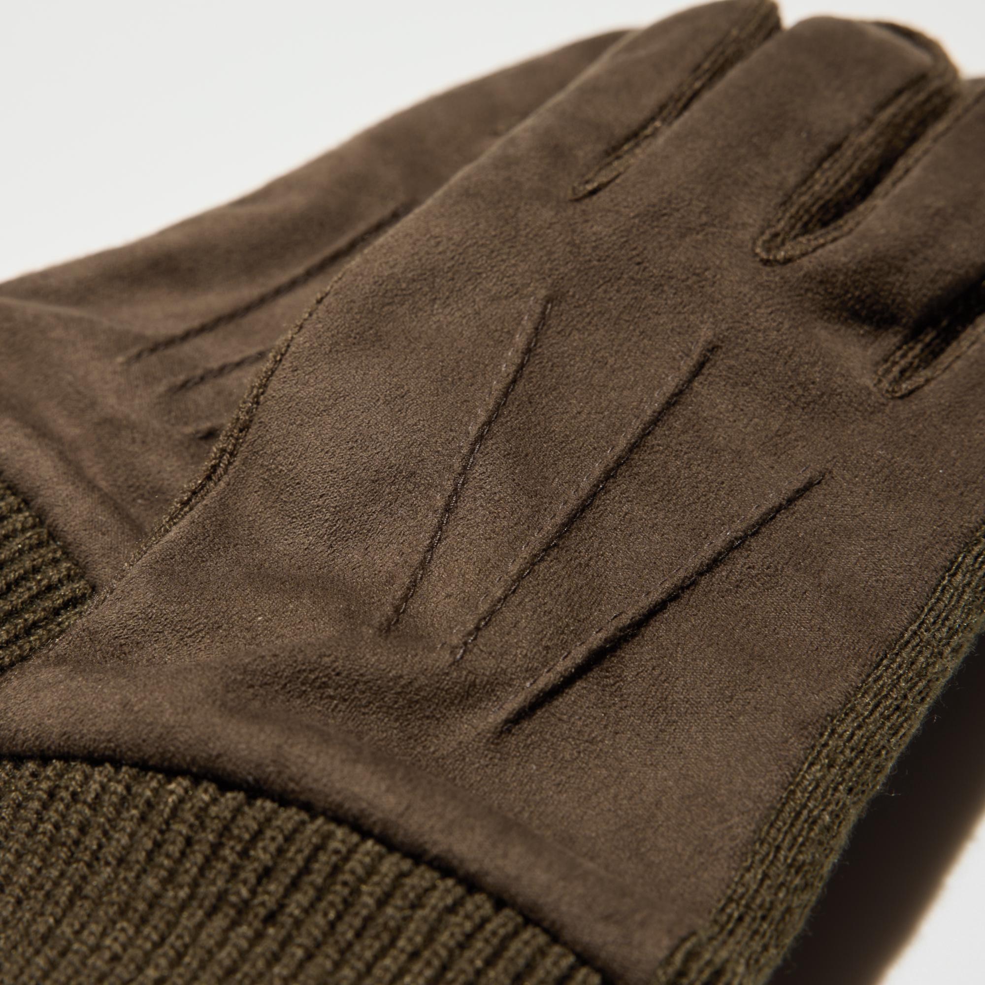 Back of the hand made from warm and elegant suede texture fabric. Windproof film layer keeps the cold out.