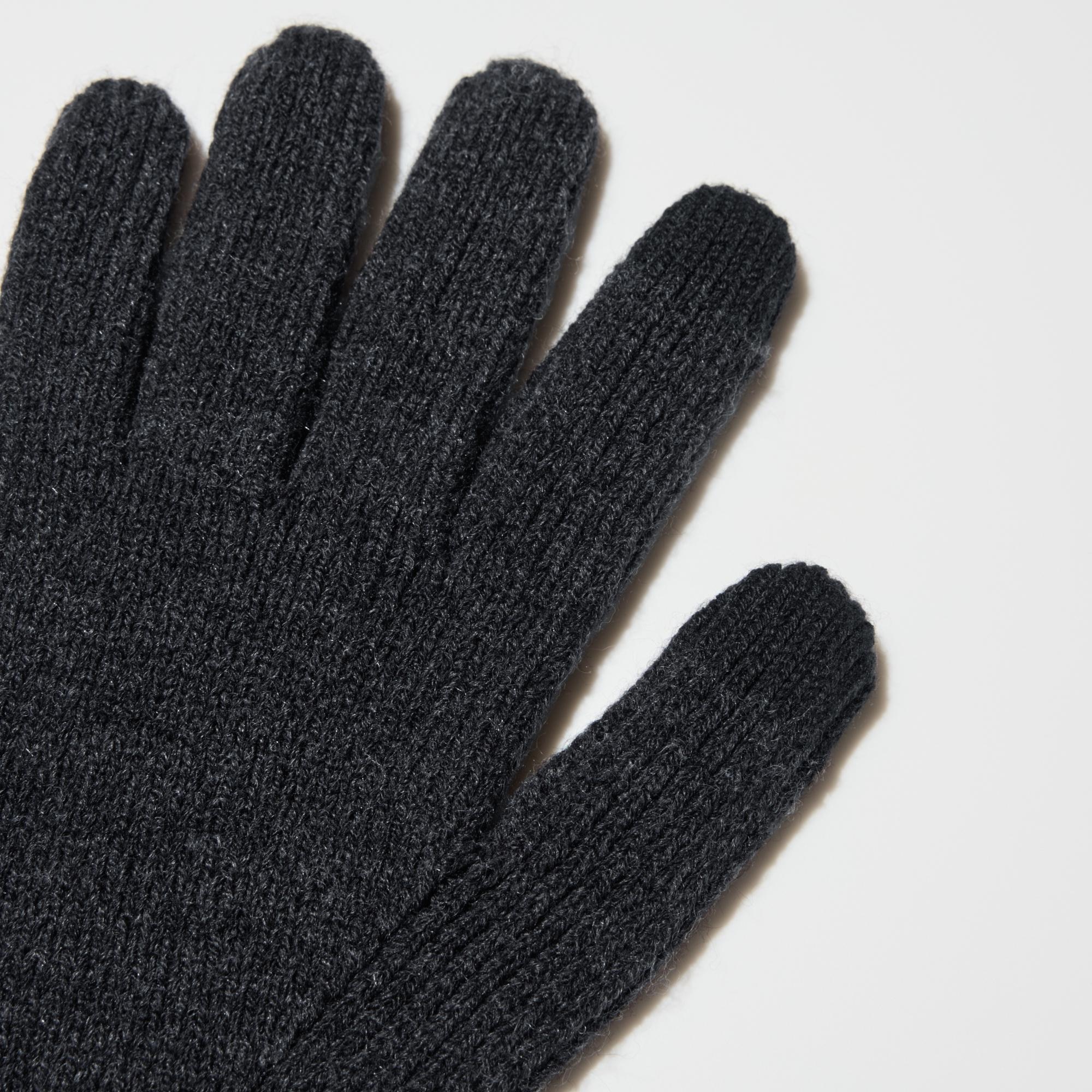 Touchscreen compatible fabric at the fingertips. *Please note that hand moisture may impede touchscreen response.
