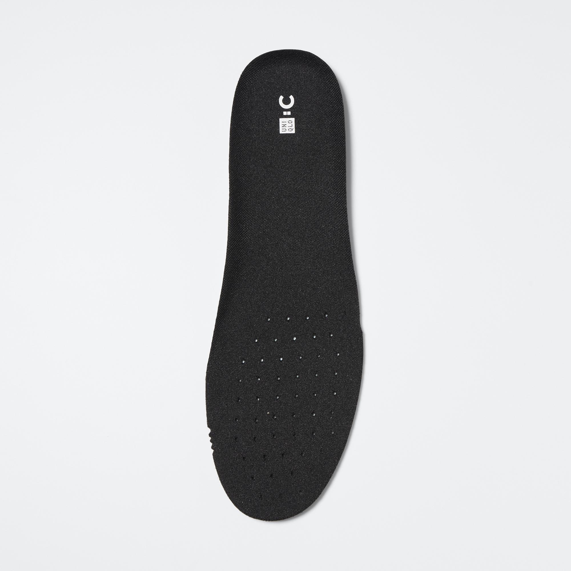 Highly breathable cup insoles that shape to the foot for a comfortable fit.