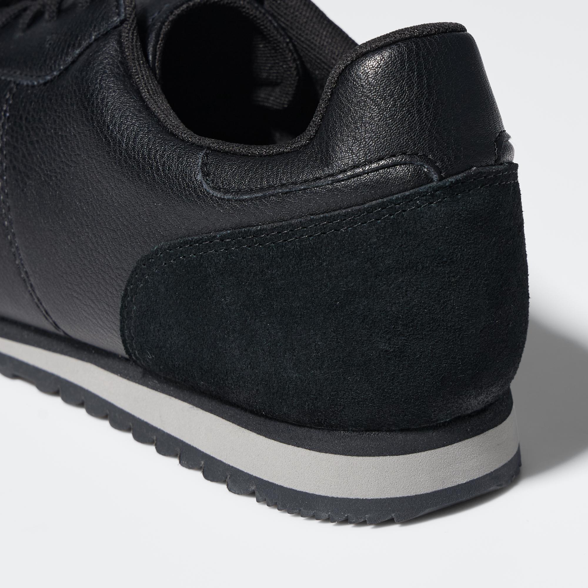 Midsole material calibrated for a perfectly firm yet comfortable feel.