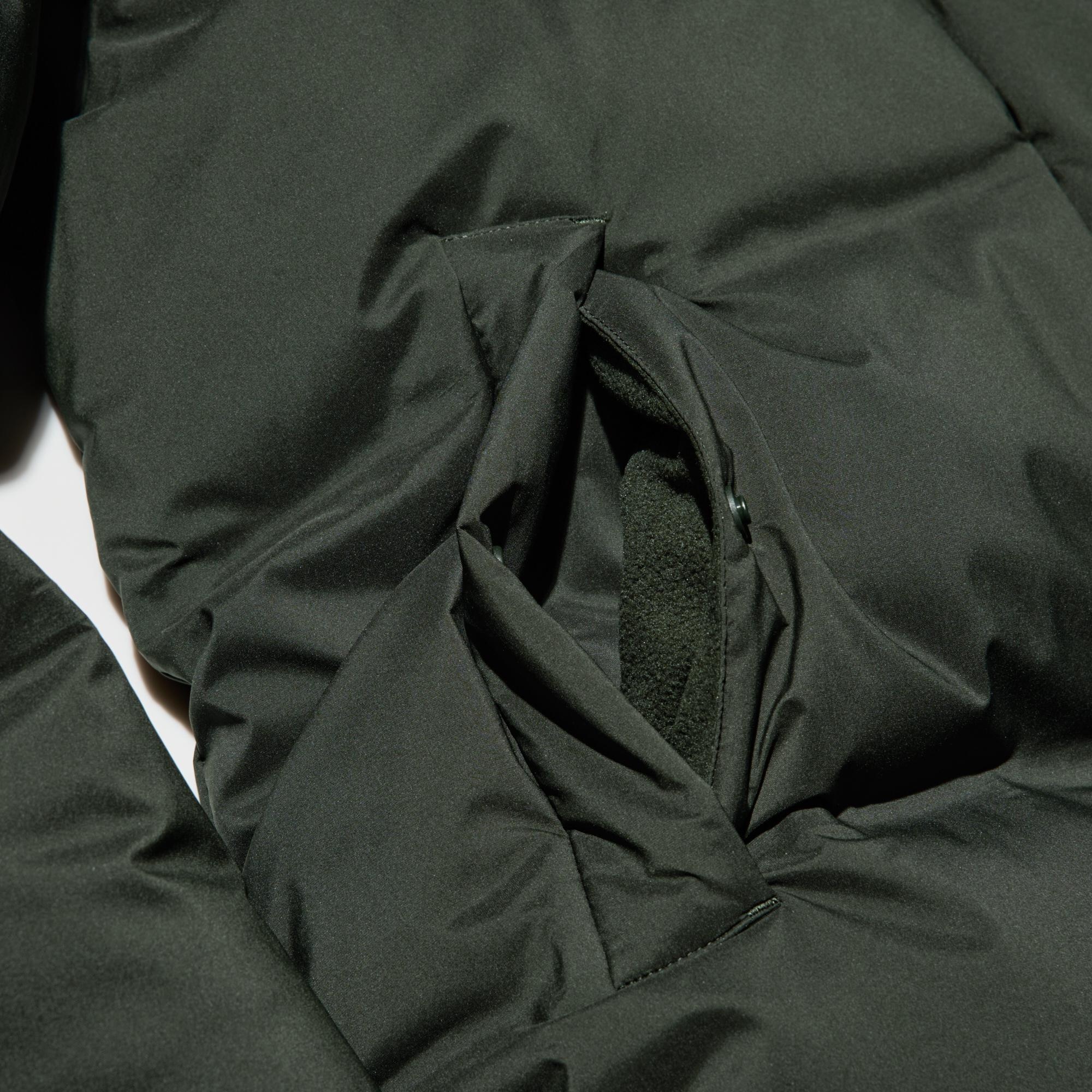 Pockets lined with cozy fleece for extra warmth.