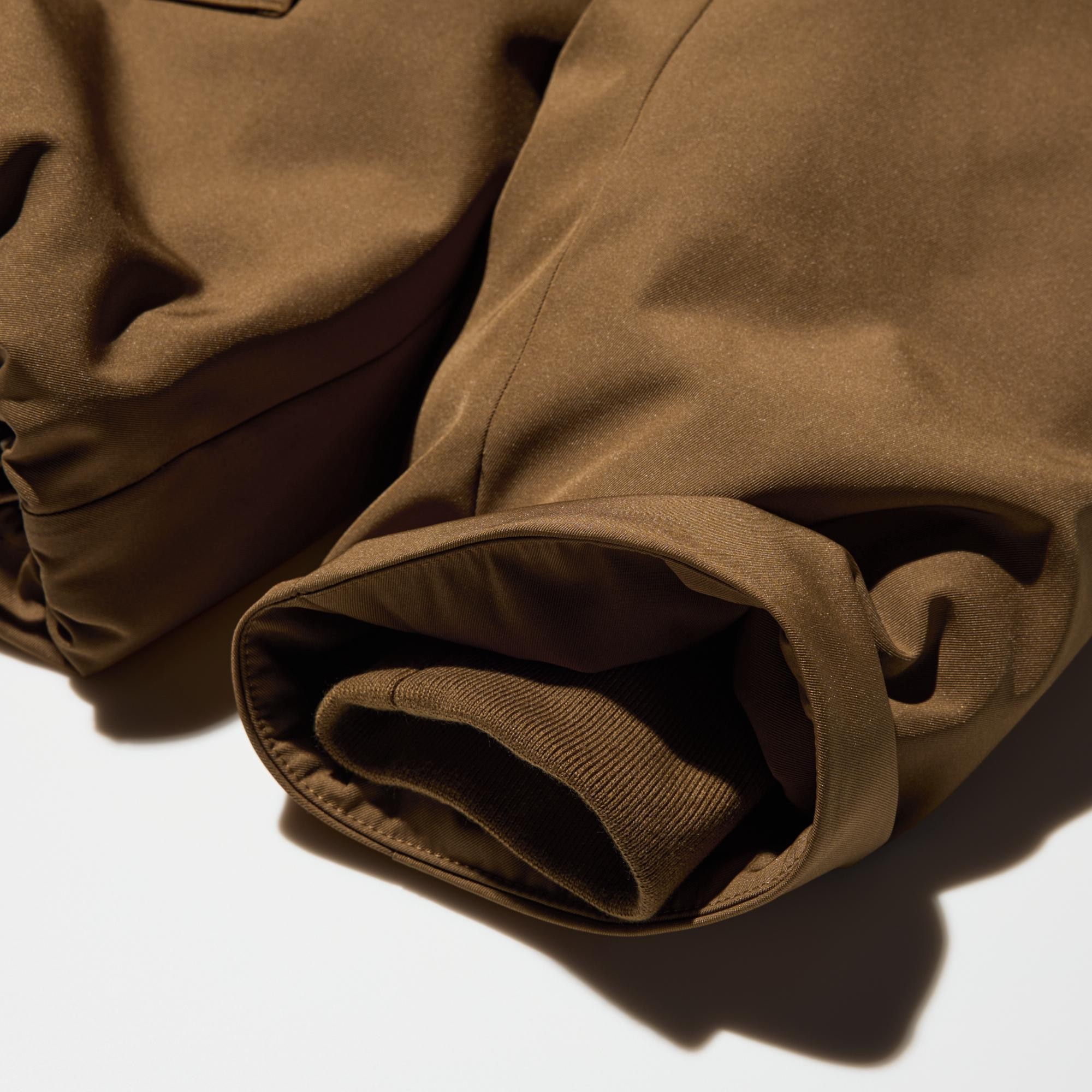 Ribbed inner cuffs keep cold air out.