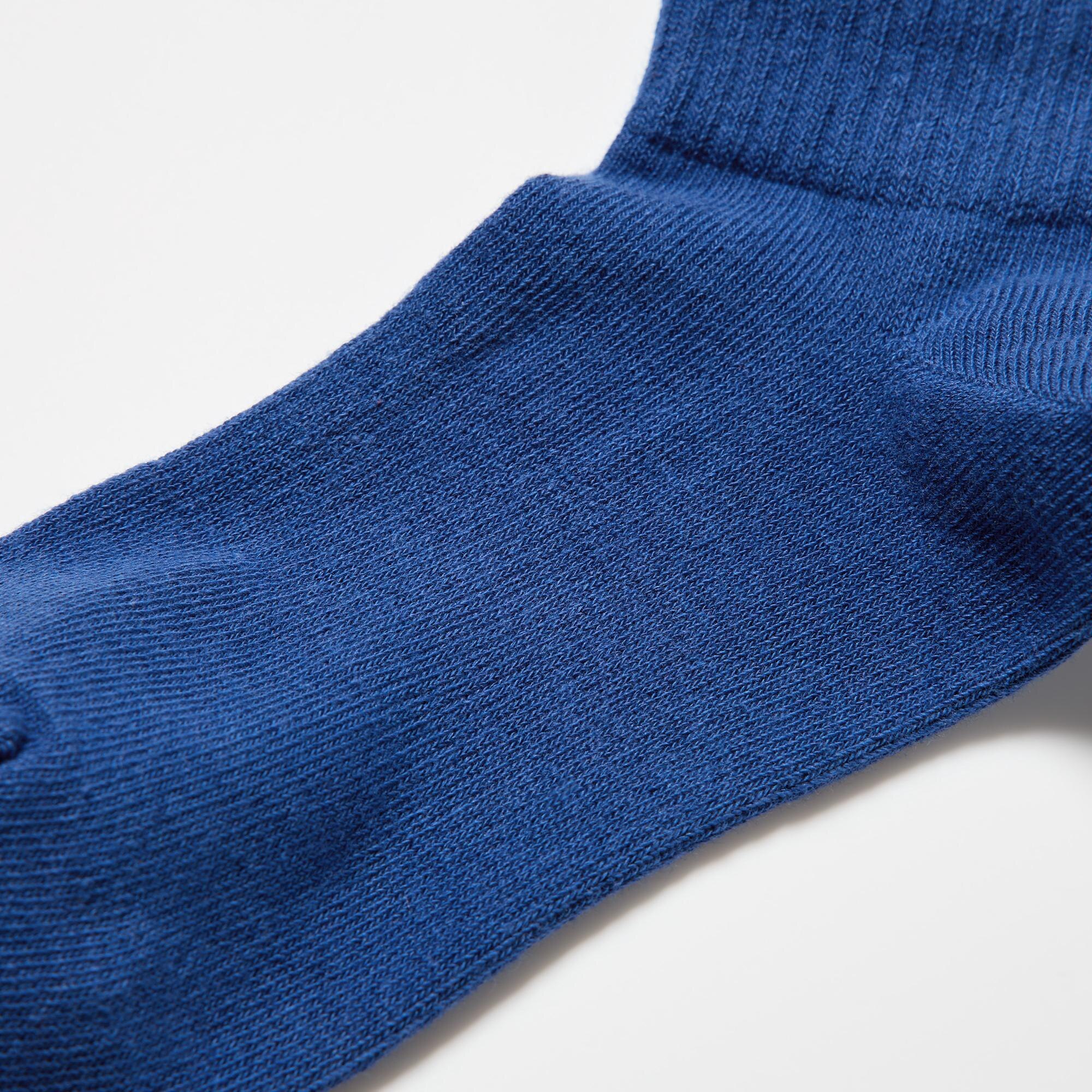 Arch support provides a secure fit. Ankle length looks great over sneakers.