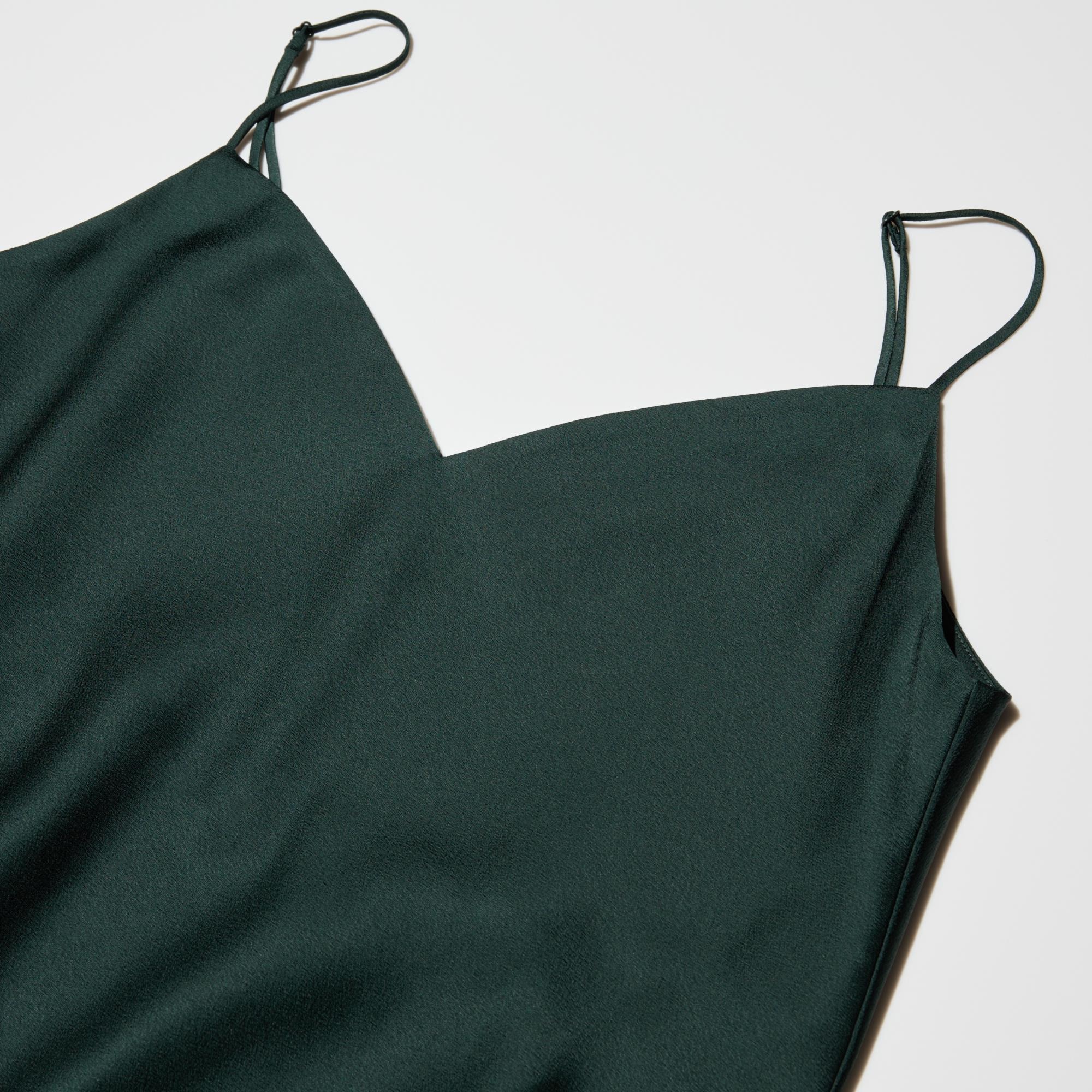 V-neck camisole dress. Straps with length adjuster.