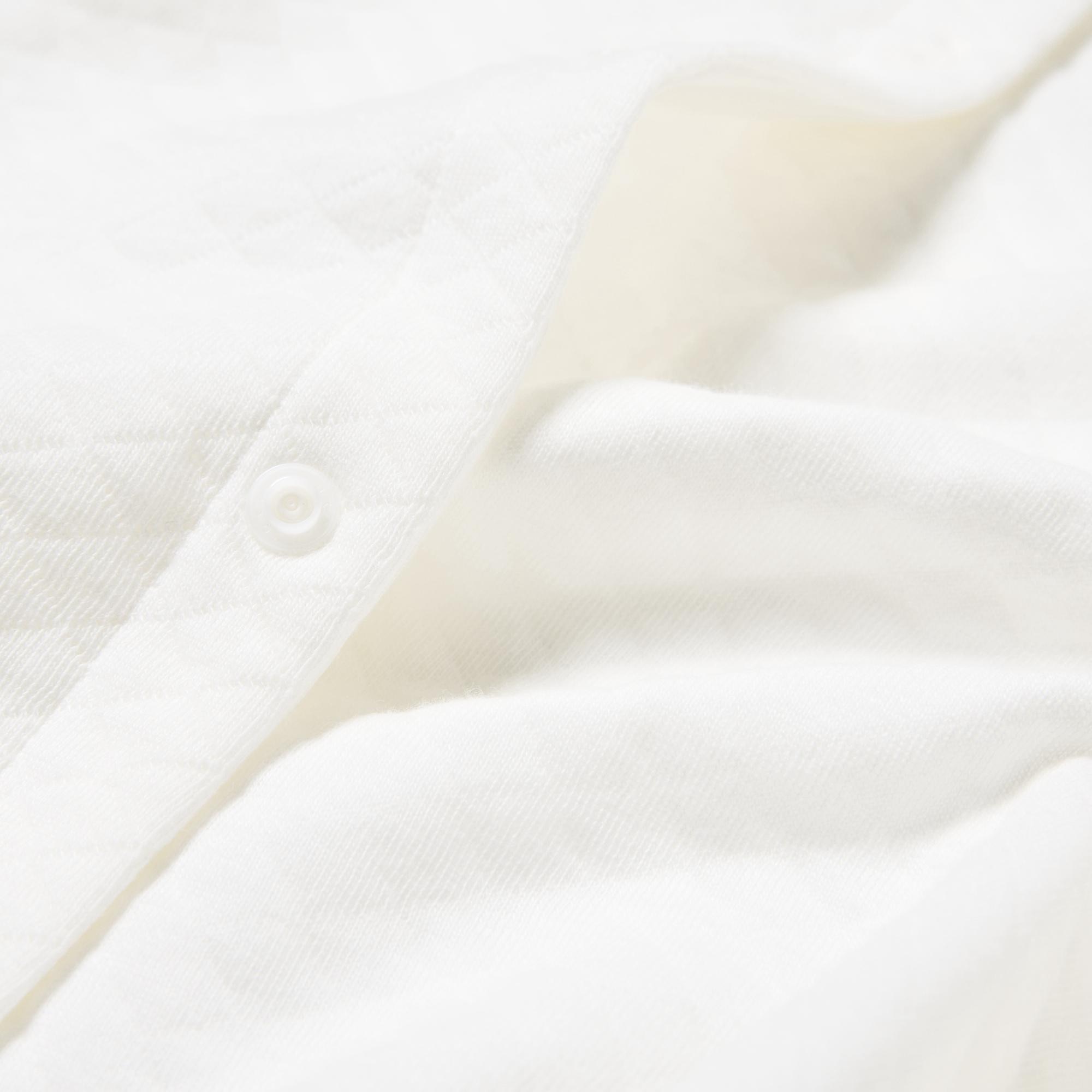 Gentle 100% cotton lining. Quilted padding traps air to retain warmth. *Please refer to the product care label for the overall cotton content.