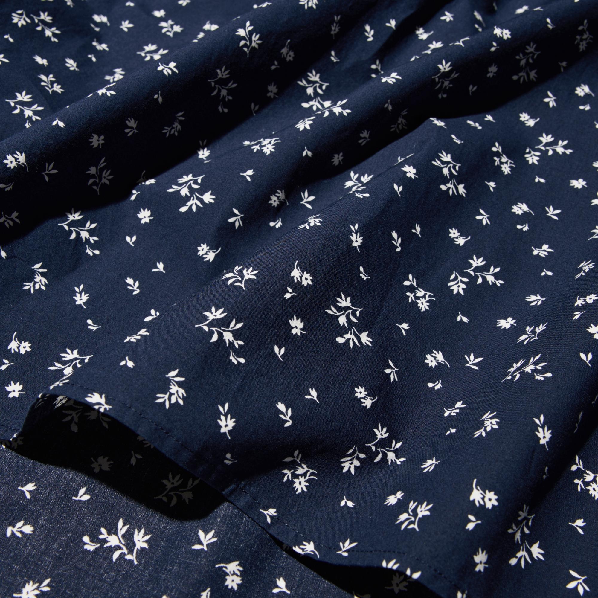 Natural material made of 100% cotton.