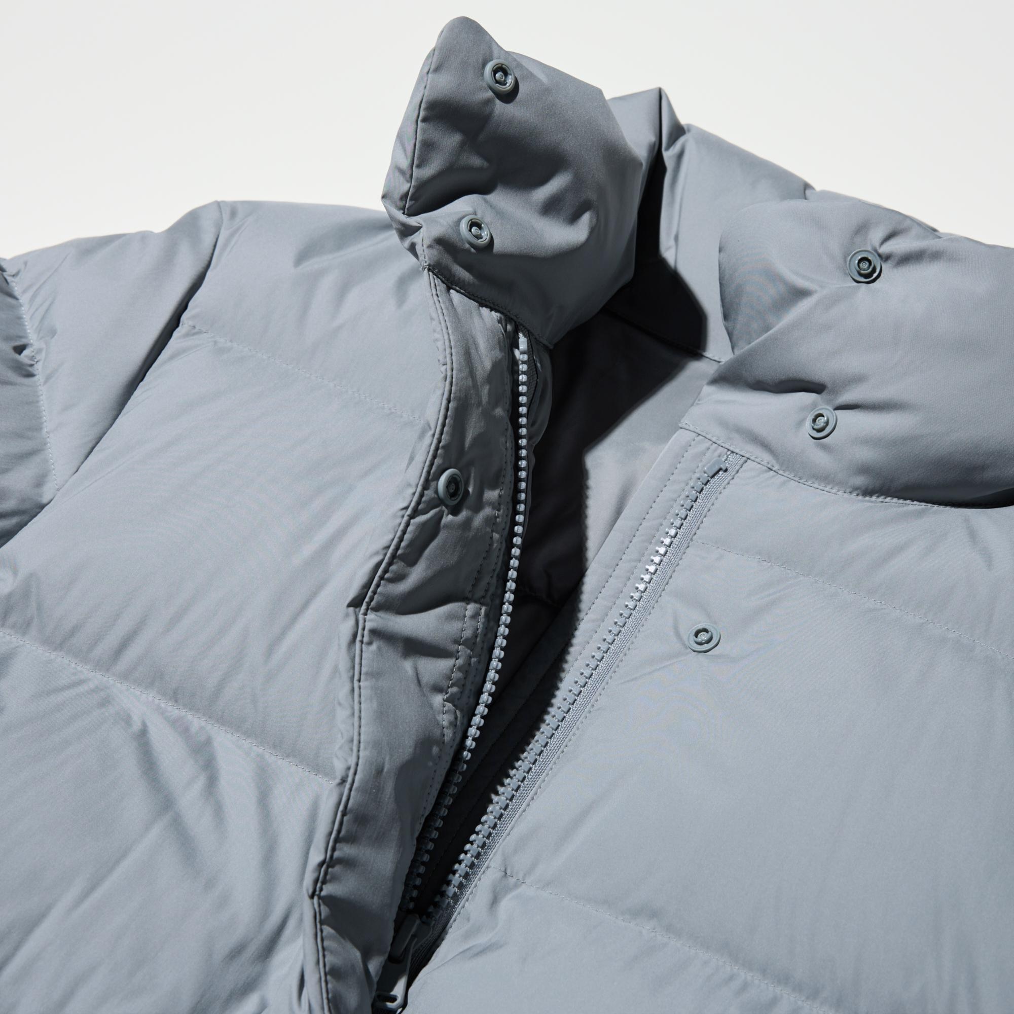 Dot buttons let you wear it without closing the slide fastener.