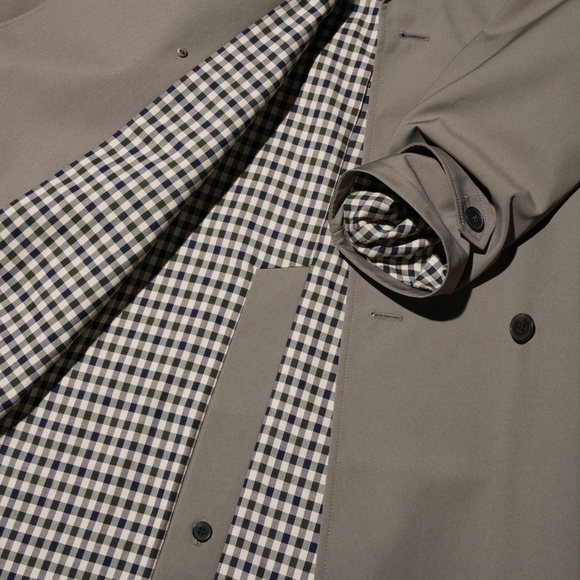 Өрнекті астарды көрсету үшін жеңдерді жинаңыз.