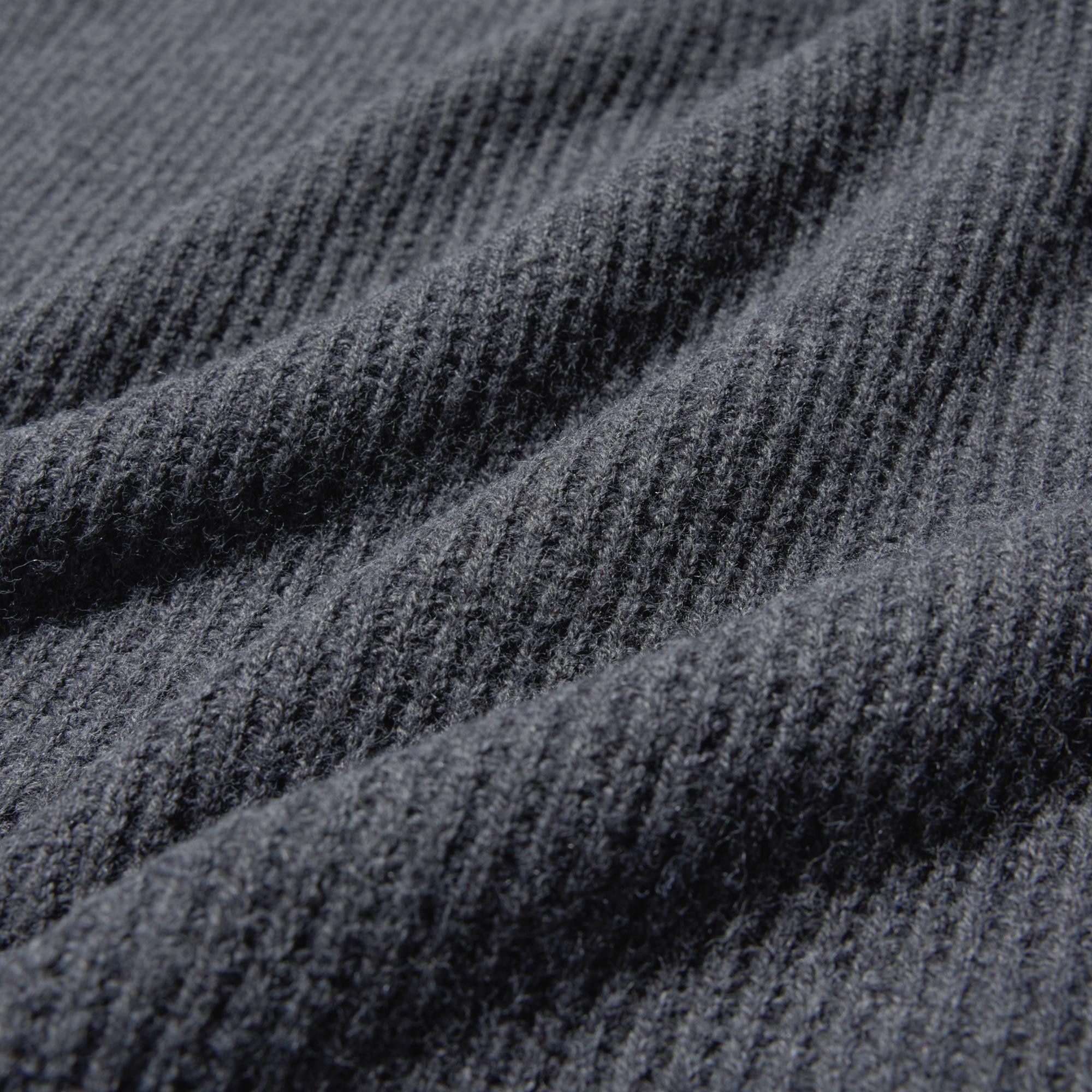 Soft and non-itchy 'Souffle Yarn'.