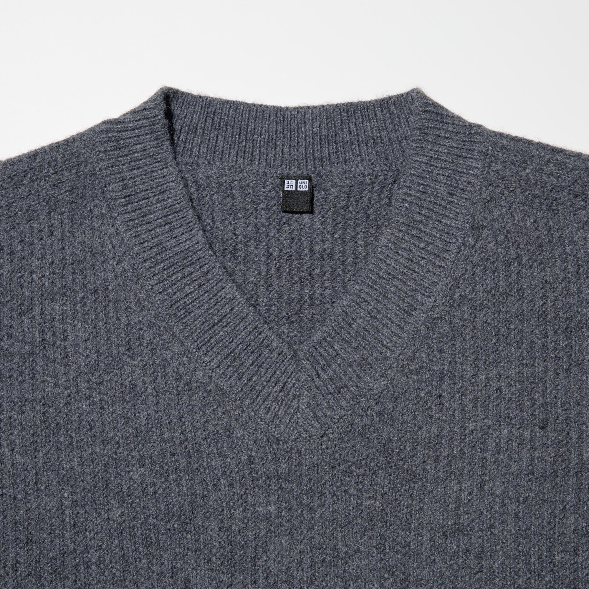 Generous cut at the shoulders and body, complemented by a shallow V-neck.