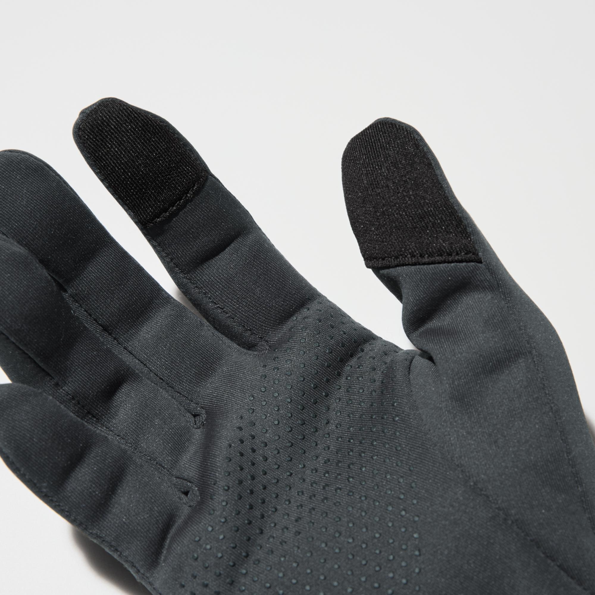 Conductive fabric at the thumb and index finger lets you use touchscreens even with the gloves on. *Please note that hand moisture may impede touchscreen response.