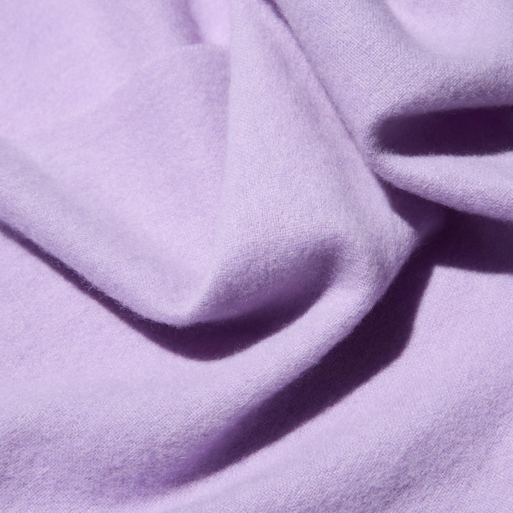 Soft 100% cashmere.