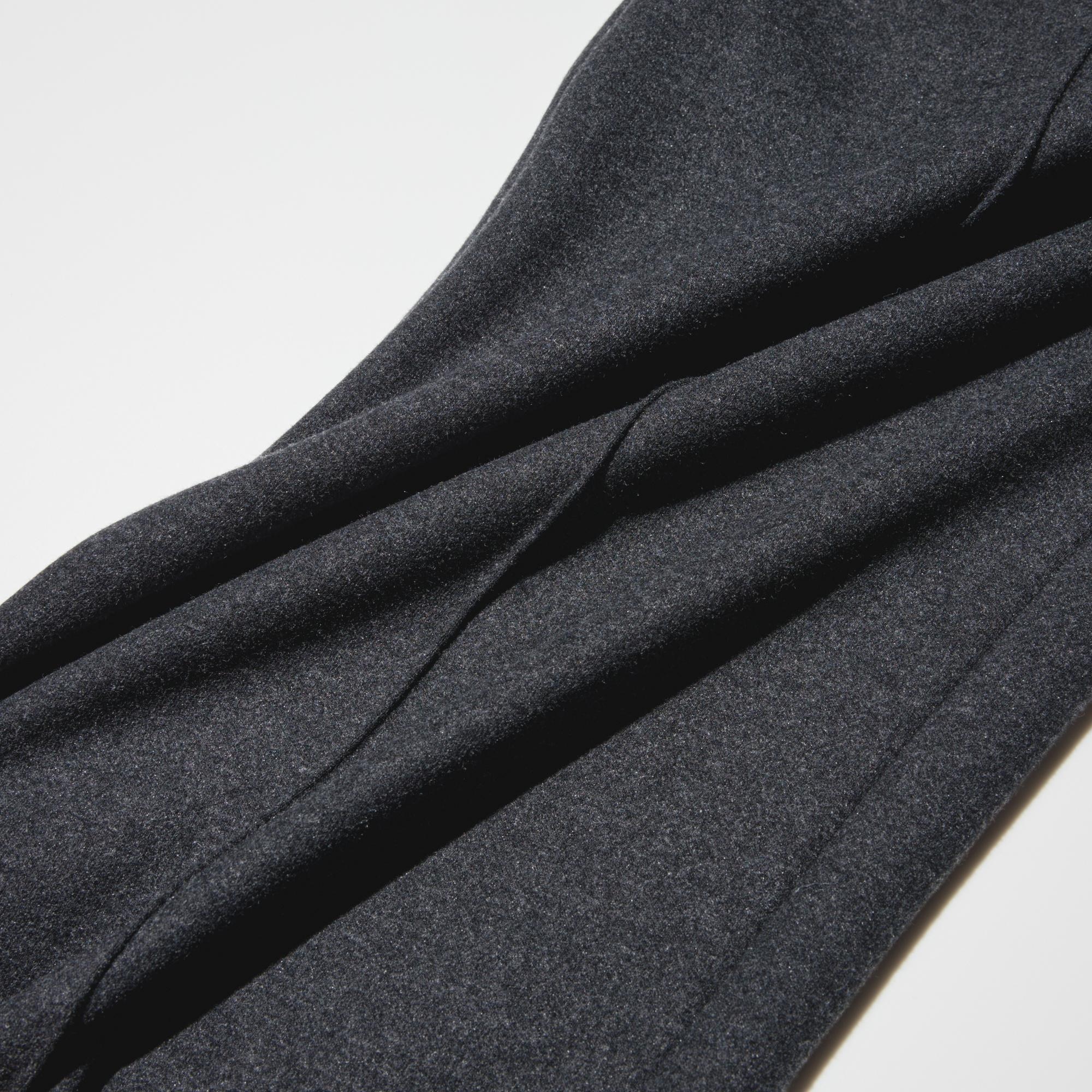 Contouring jersey fabric with a warm, brushed feel.