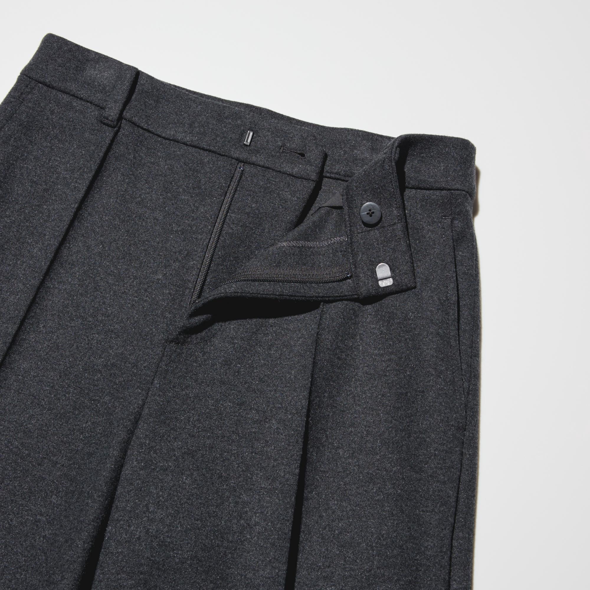 The waist has an open-front design.