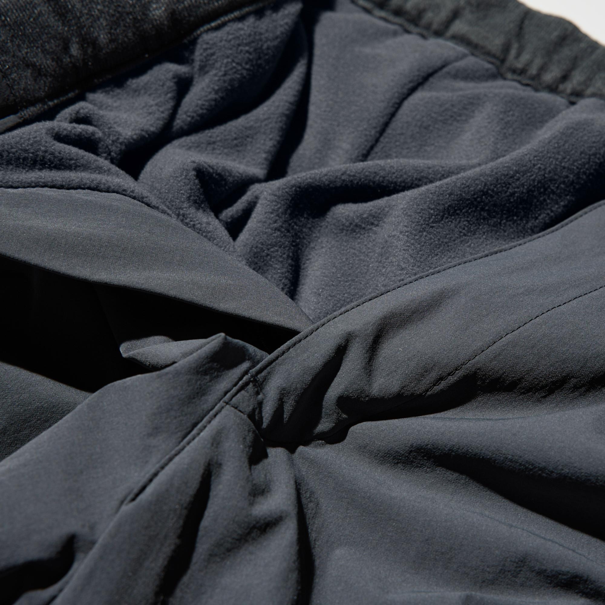 Double-layered construction with heat-retaining fleece lining.