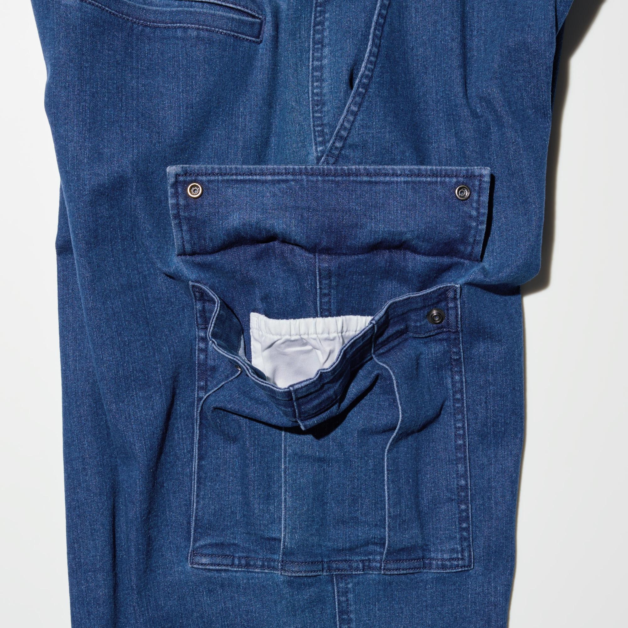 The right-side cargo pocket features an inner pocket.