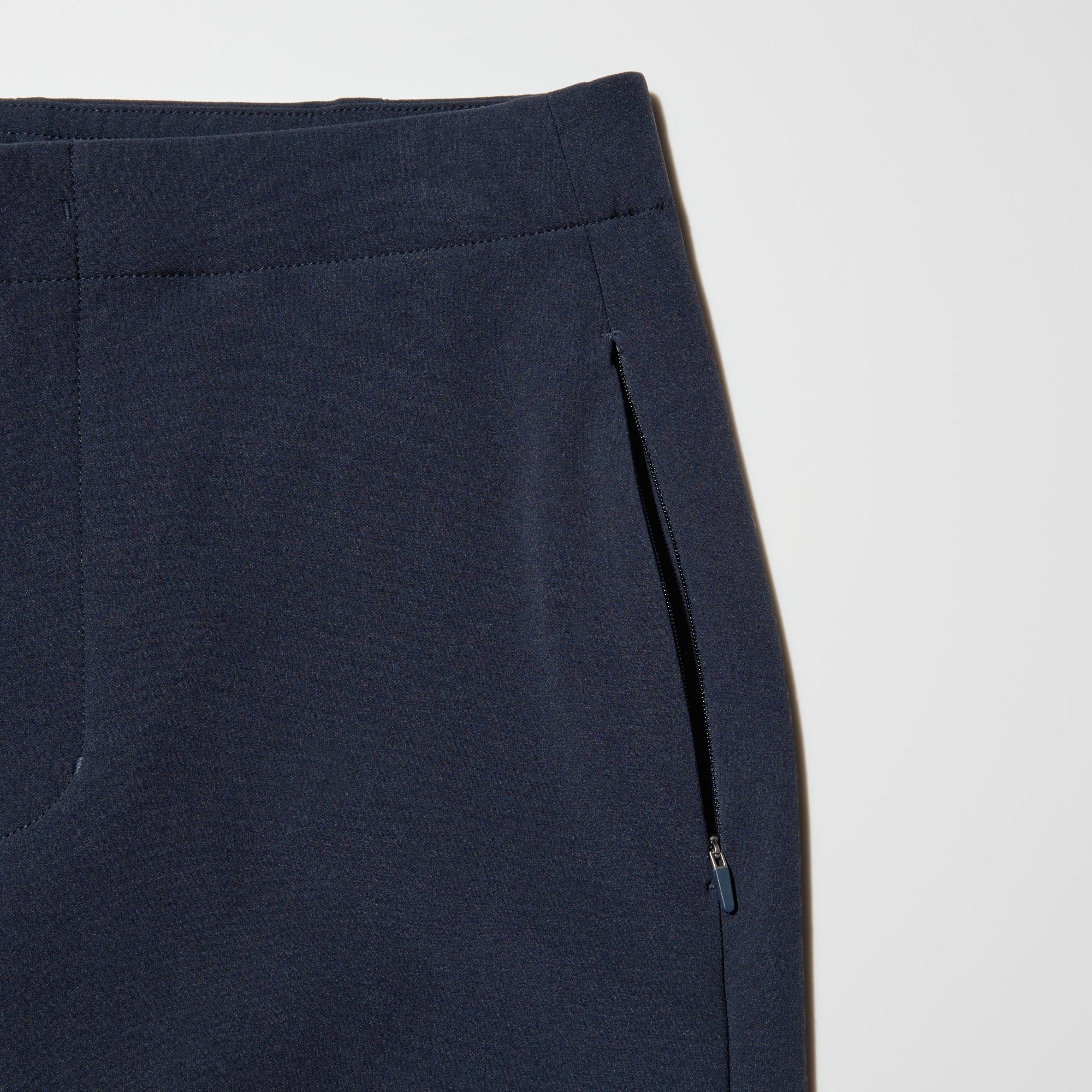The side pockets have slide fasteners to prevent items from falling out, making them perfect for active wear.