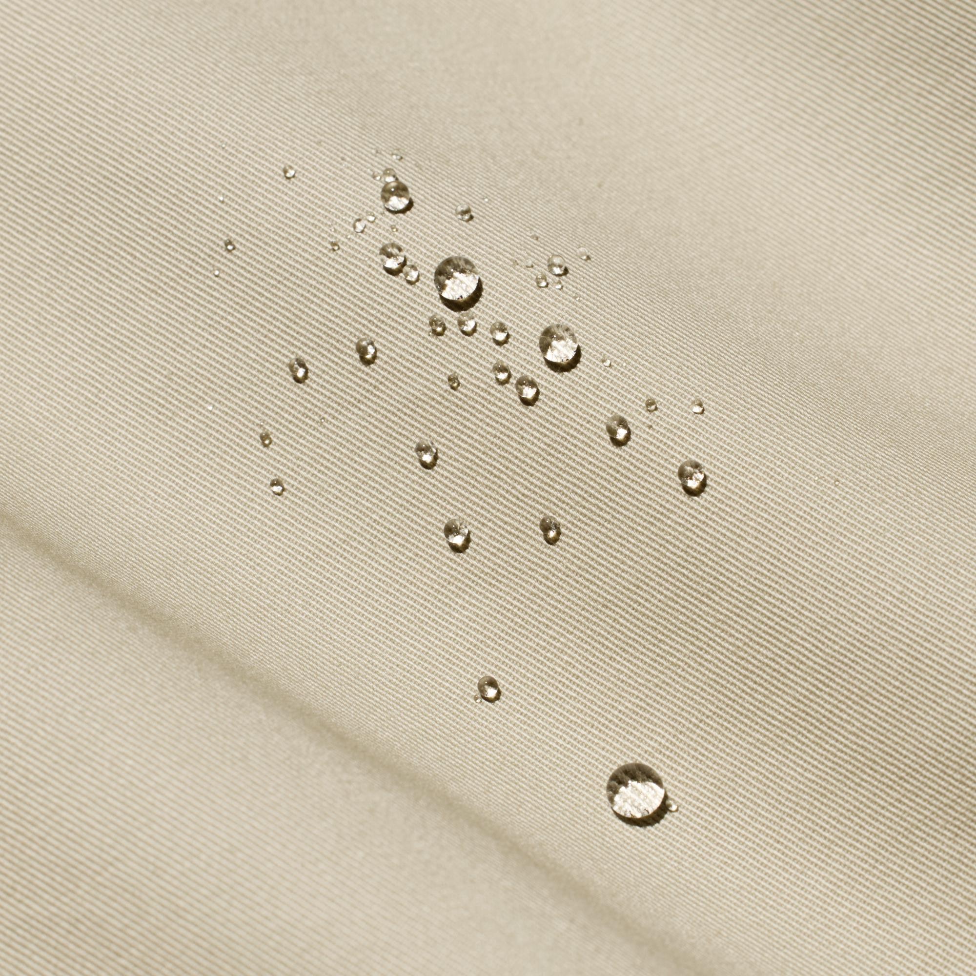 Lightweight, warm, high-performance 'PUFFTECH' padding, made with the latest fiber technology. Water-repellent finish protects against light rain. Made without perfluorinated chemicals (PFAS). *The finish is not permanent.
