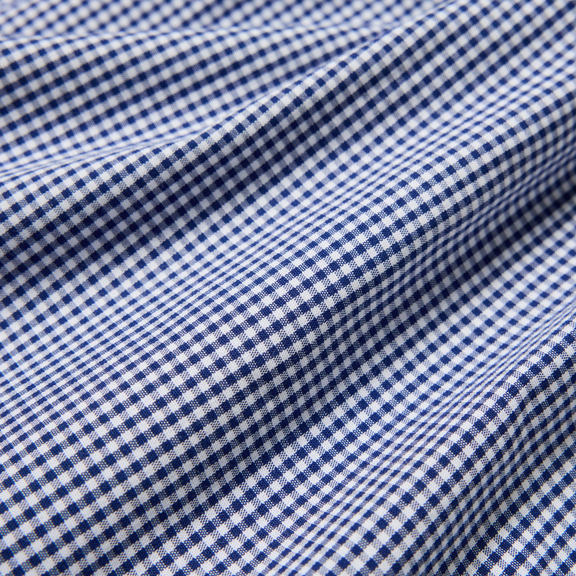Main fabric made of smooth, crisp 100% cotton. Roomy cut keeps you feeling fresh. *Please refer to the product care label for the overall cotton content.