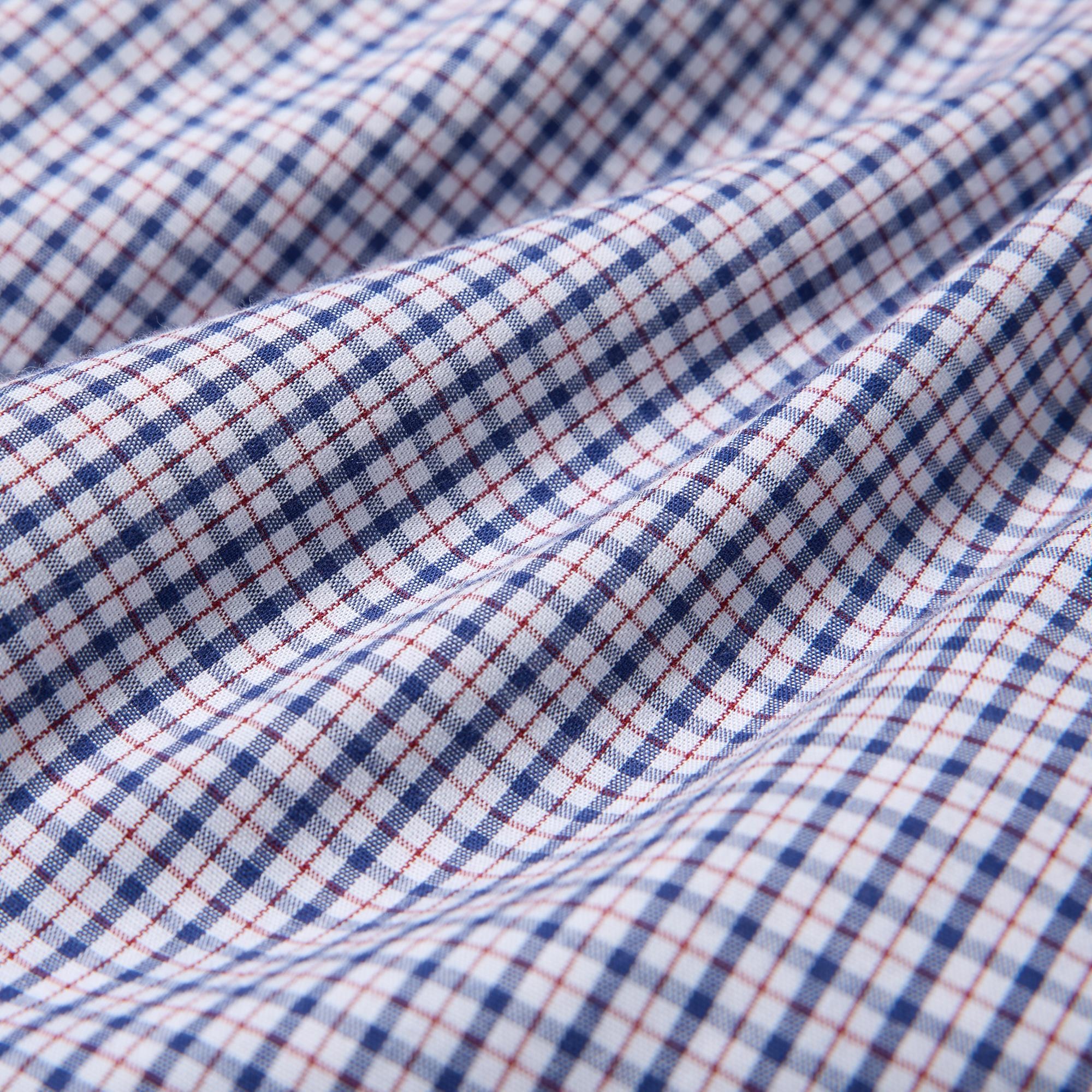 Main fabric made of smooth, crisp 100% cotton. Roomy cut keeps you feeling fresh. *Please refer to the product care label for the overall cotton content.