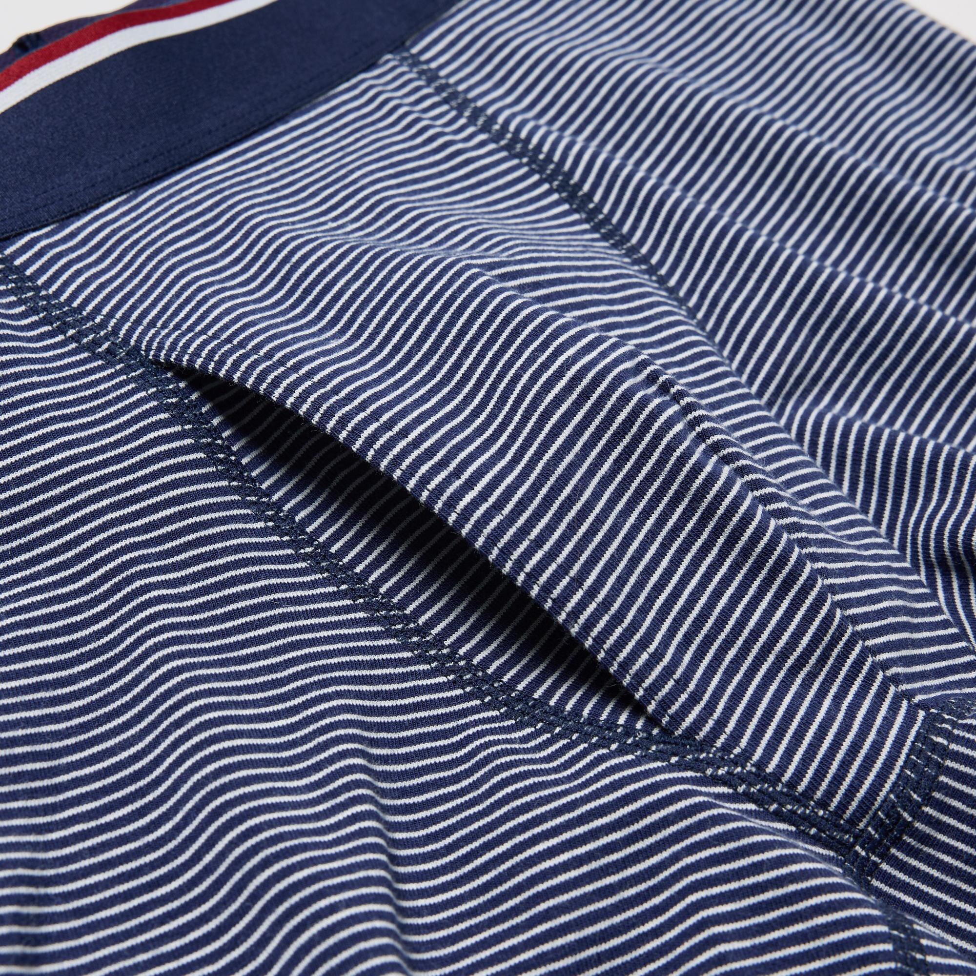 Front fly design. Regular waist for a secure fit.