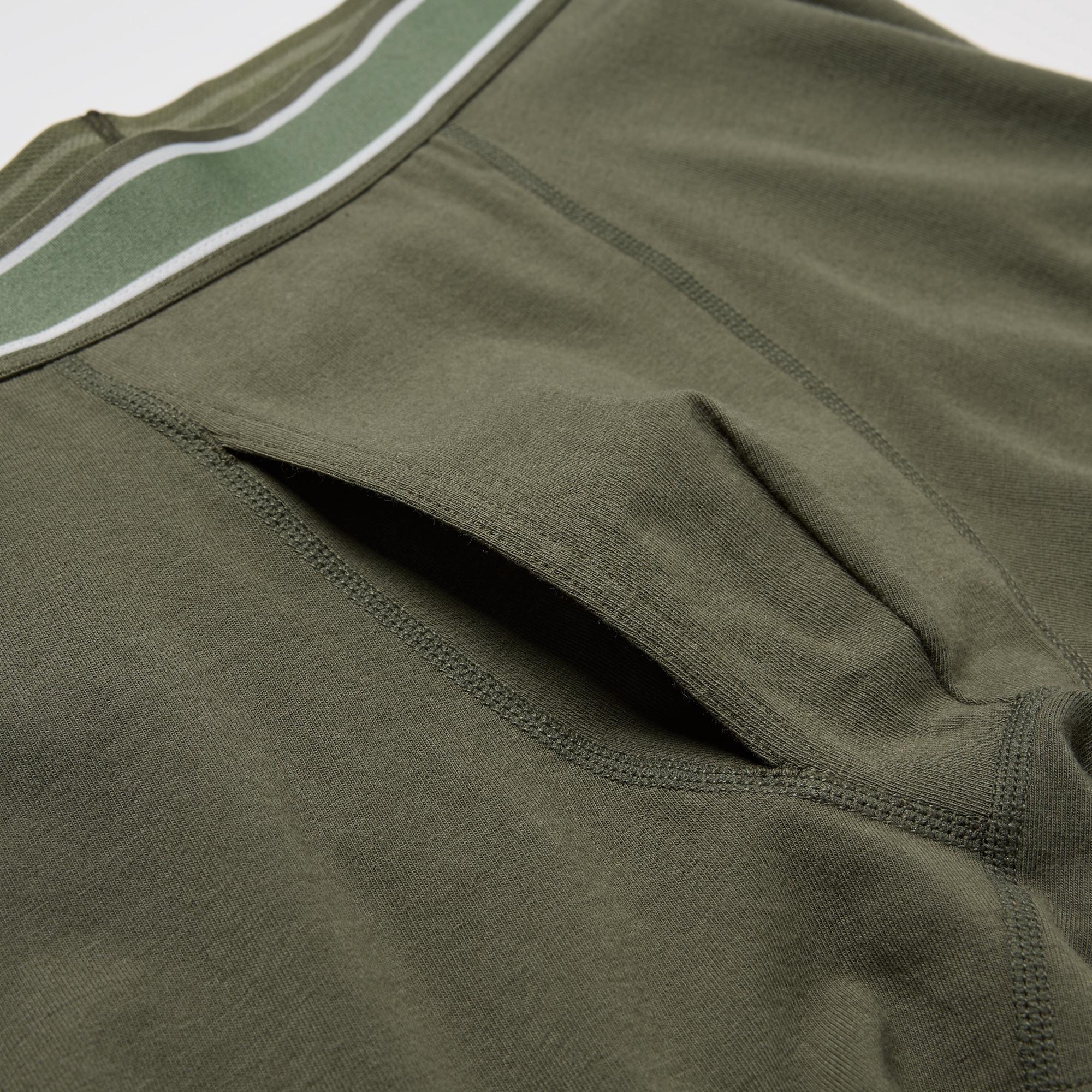 Front fly design. Regular waist for a secure fit.