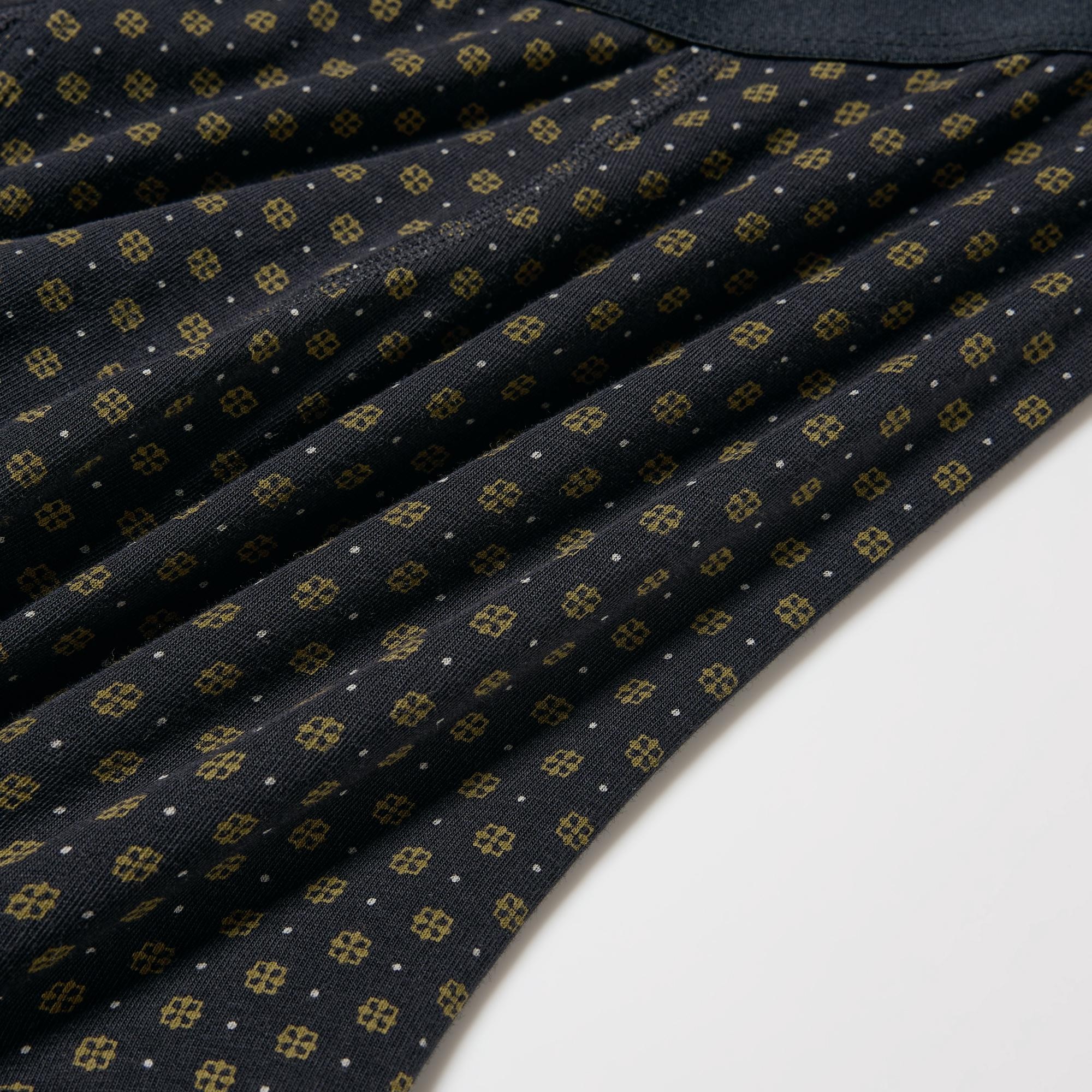 Deodorizing and odor control features keep odors at bay. Contouring jersey fabric for easy movement.