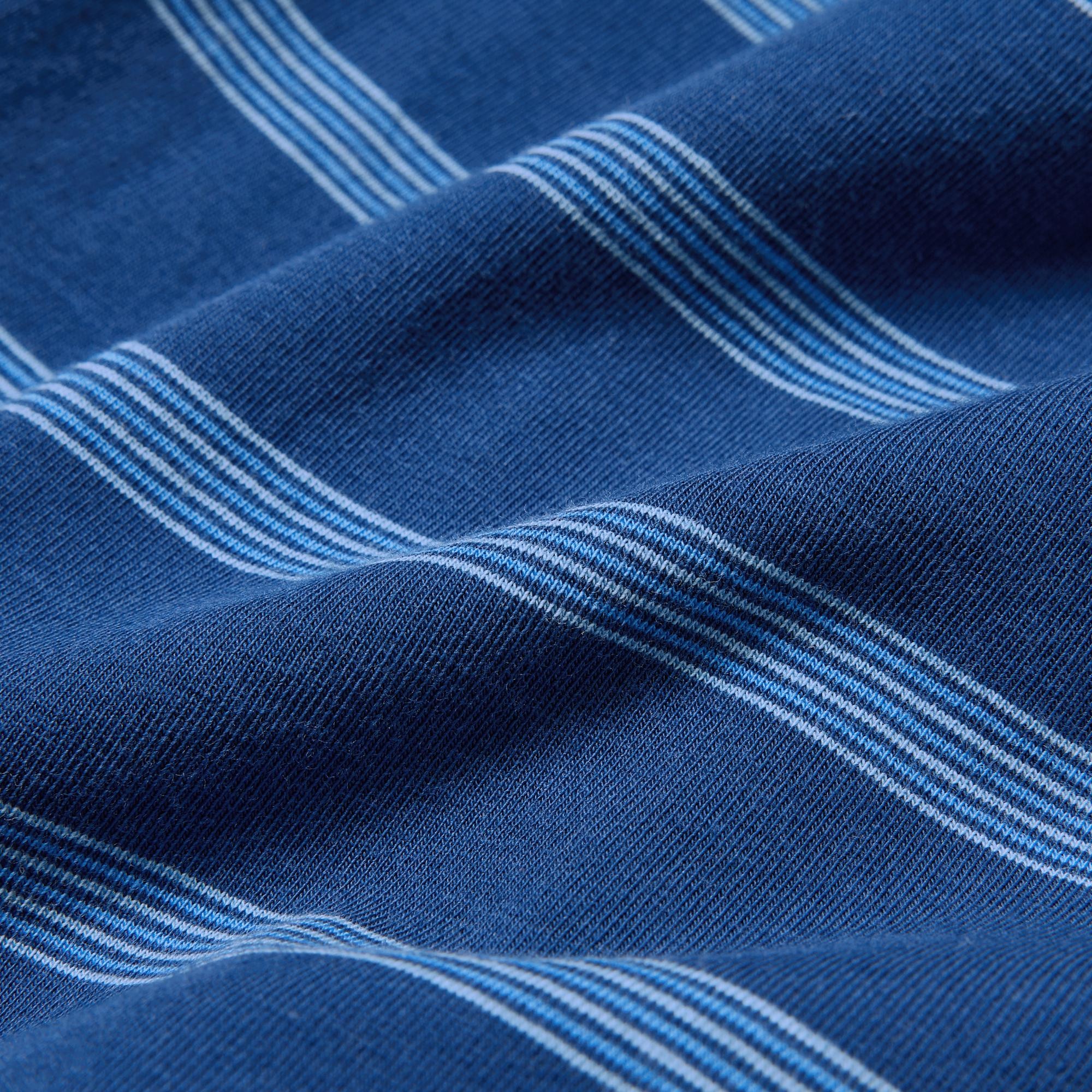 Made with pilling-resistant compact cotton for a premium look and a comfortable feel.