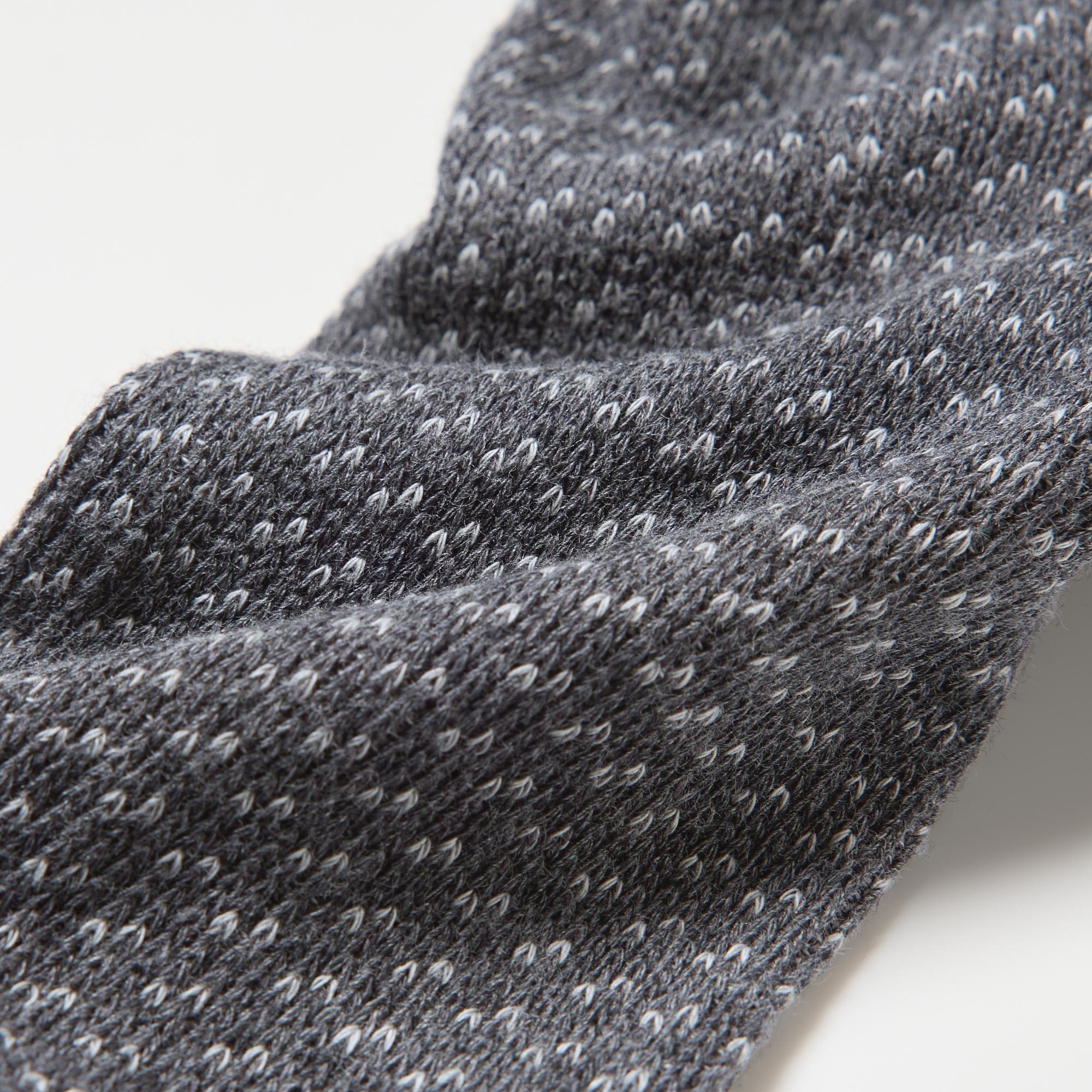 Special yarn neutralizes and deodorizes odors. The yarn retains its deodorizing properties even after washing. *Not permanent.