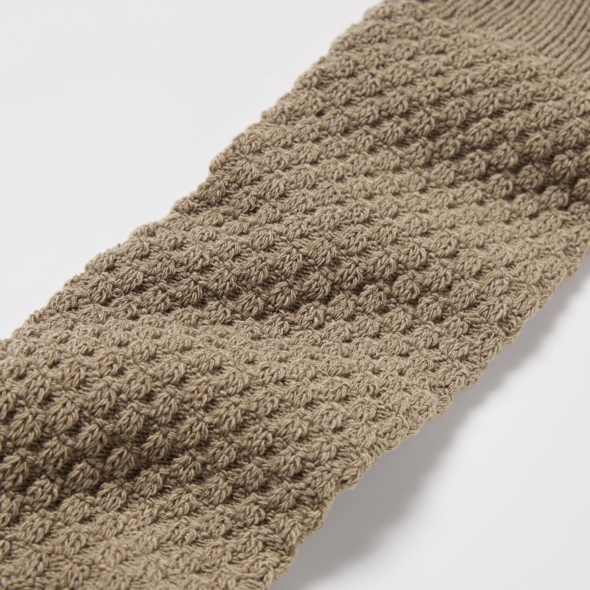 The same thickness as conventional socks with extra warmth.
