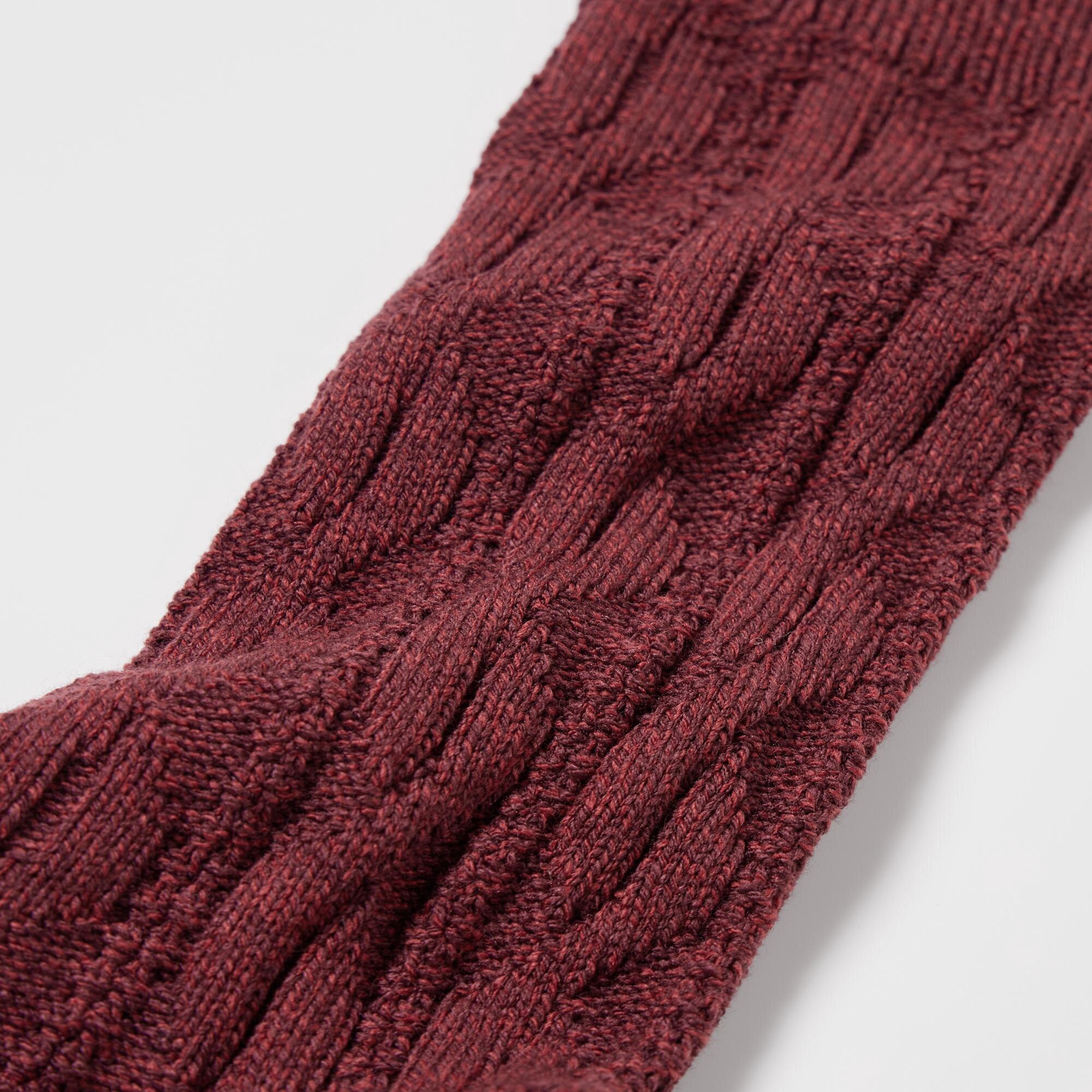 The same thickness as conventional socks with extra warmth.