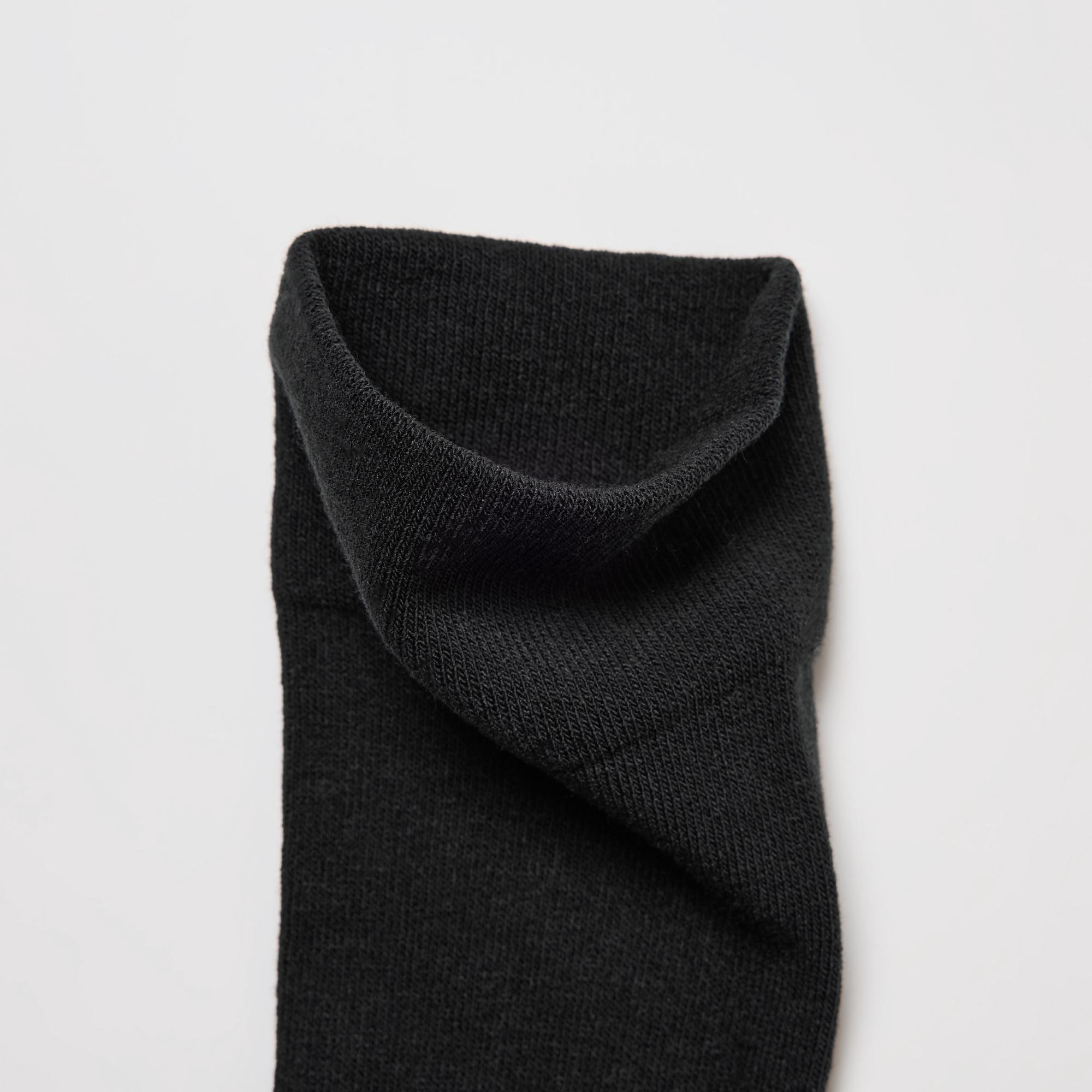 No elastic at the ankle for a non-constrictive fit that won’t leave sock marks. Contours to the shape of your feet, so they stay in place without slipping or bunching.