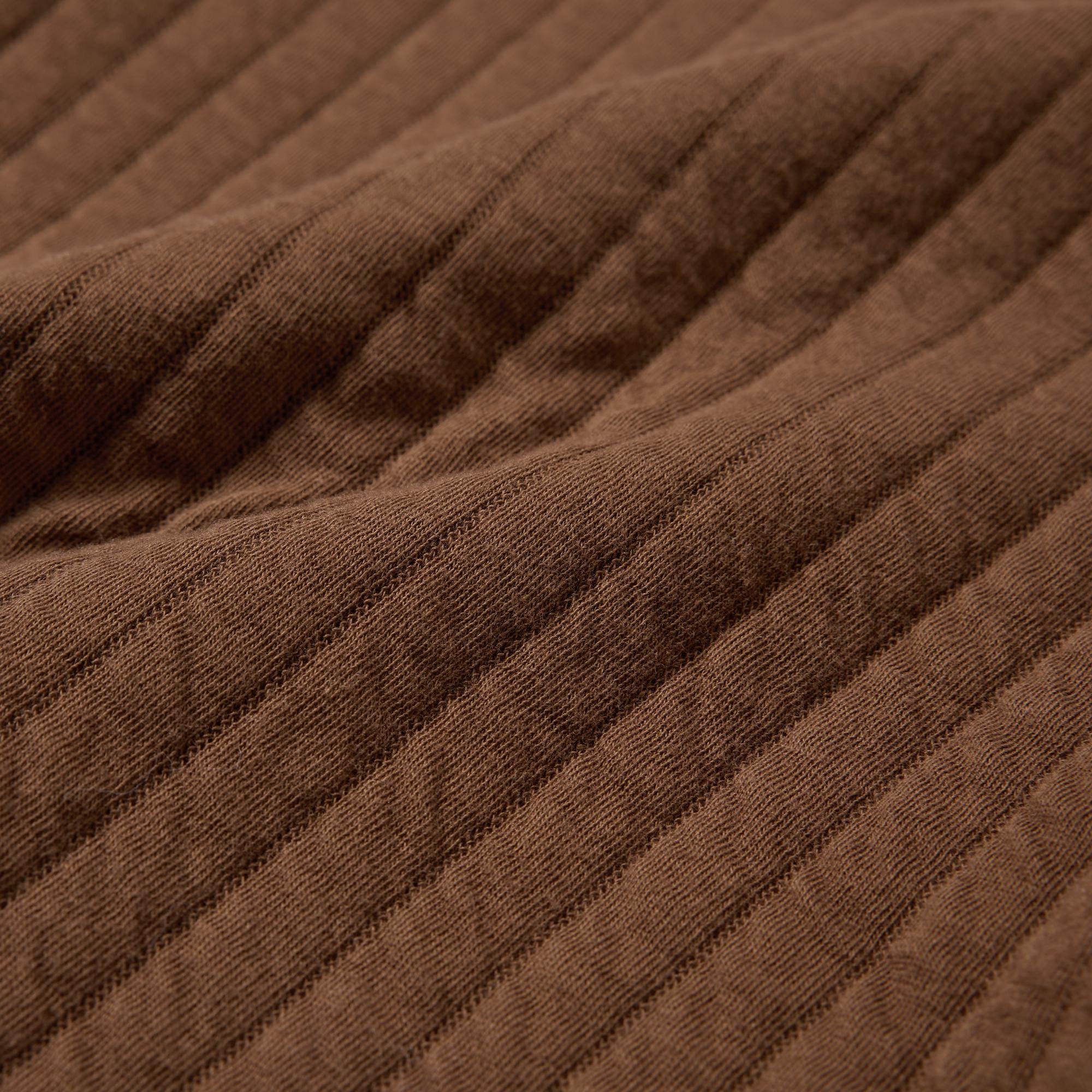 Gentle 100% cotton lining. Quilted padding traps air to retain warmth. *Please refer to the product care label for the overall cotton content.