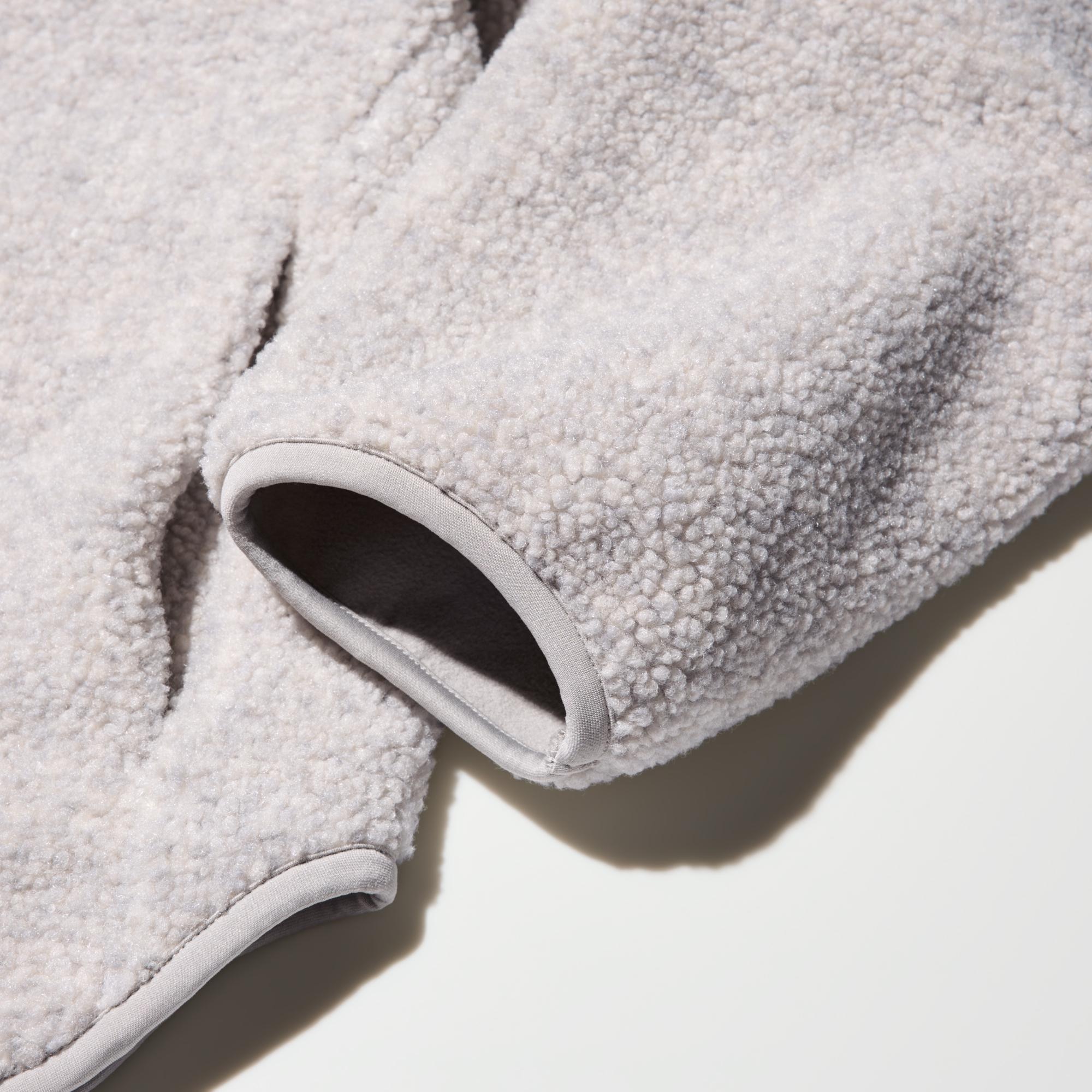 Binder finish at the cuffs keeps cold air out.