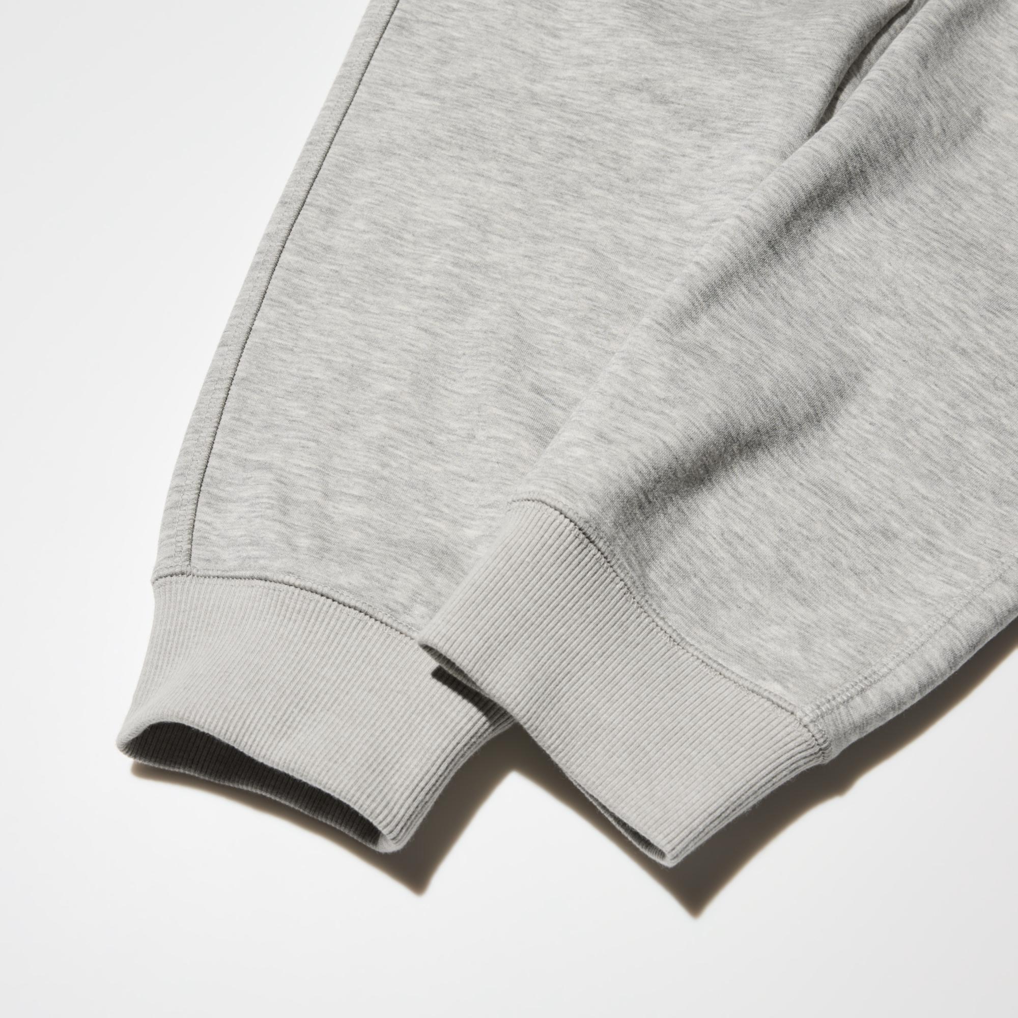 Jogger design with ribbed hems to keep warmth in.