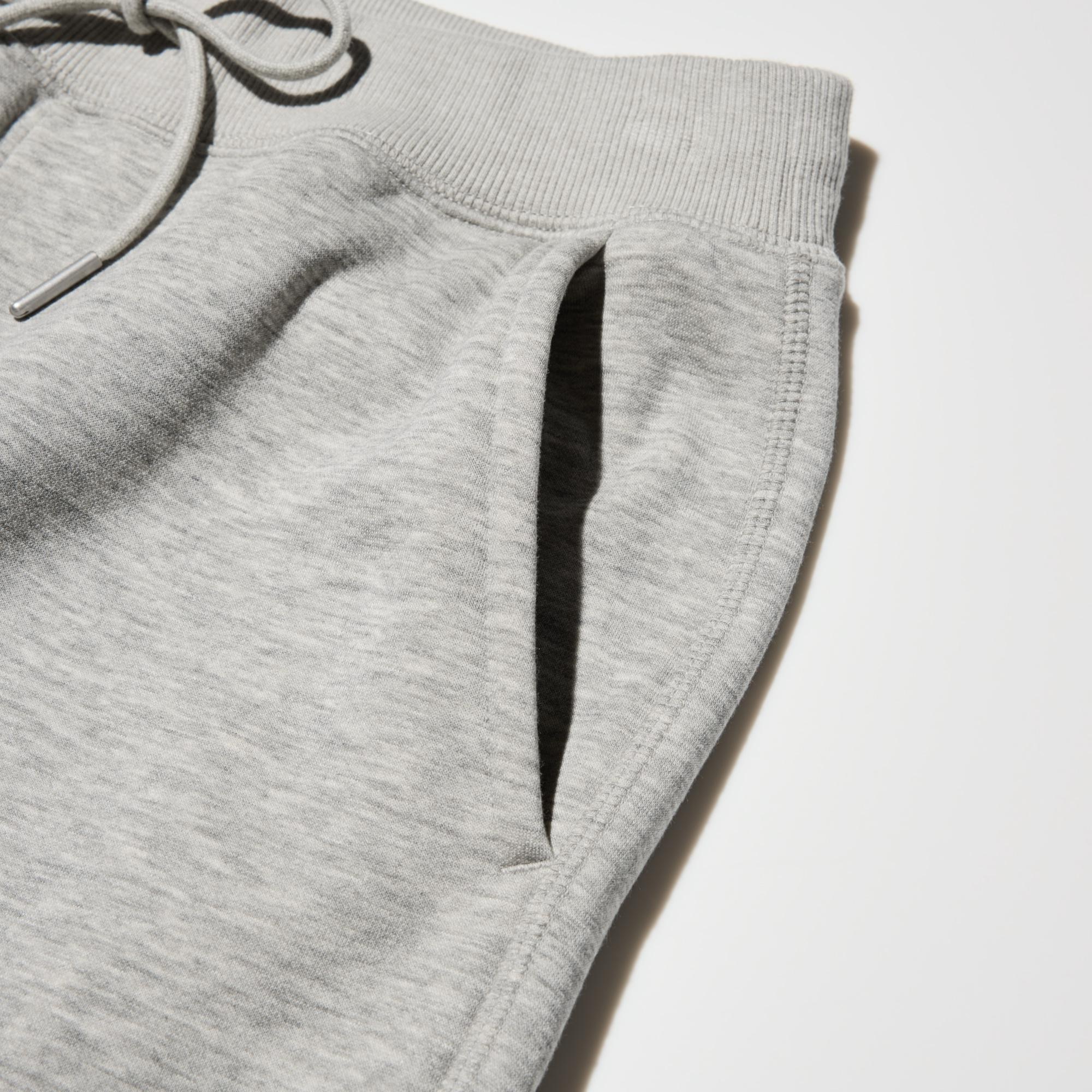 With convenient side pockets.