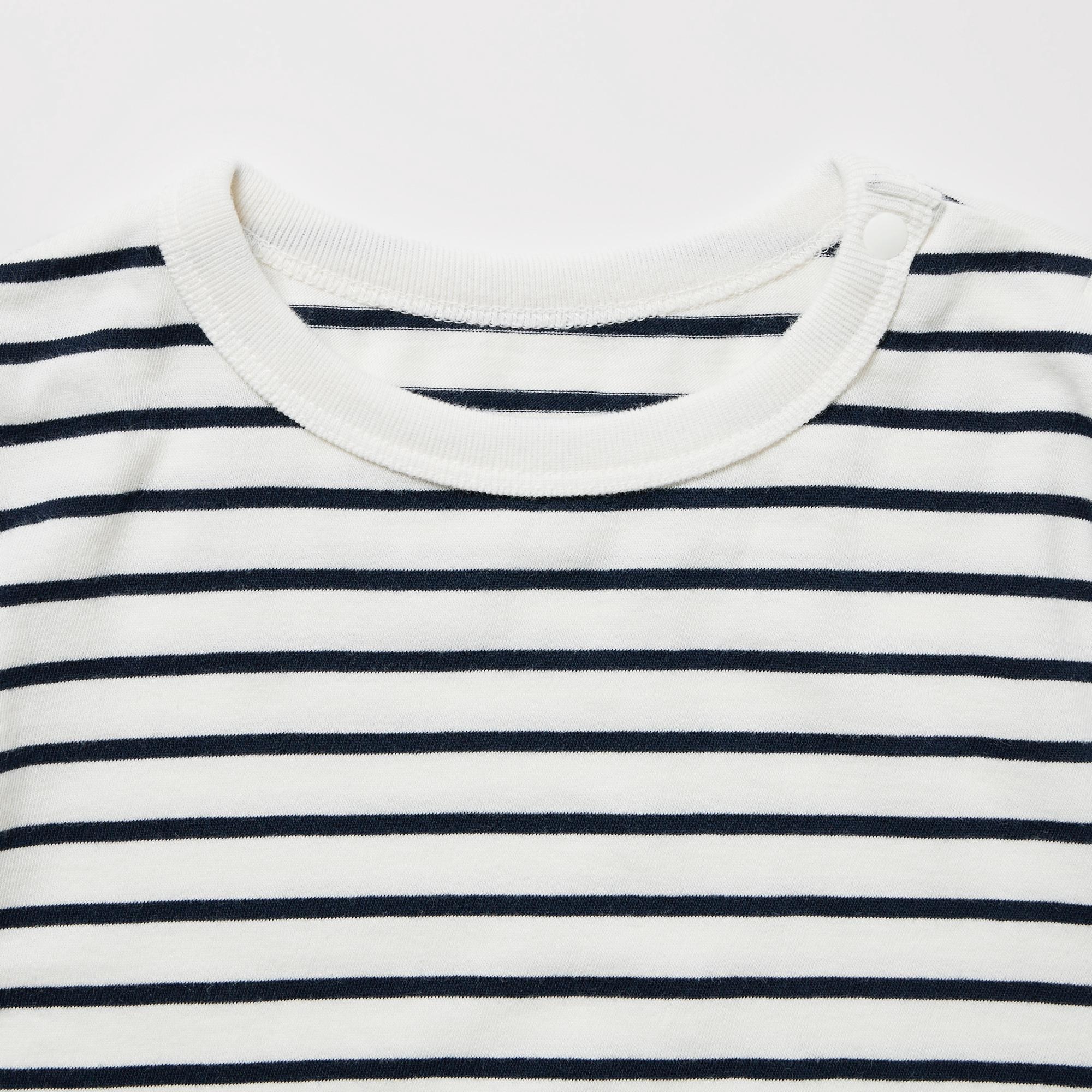 Binding at the collar helps the neckline keep its shape.