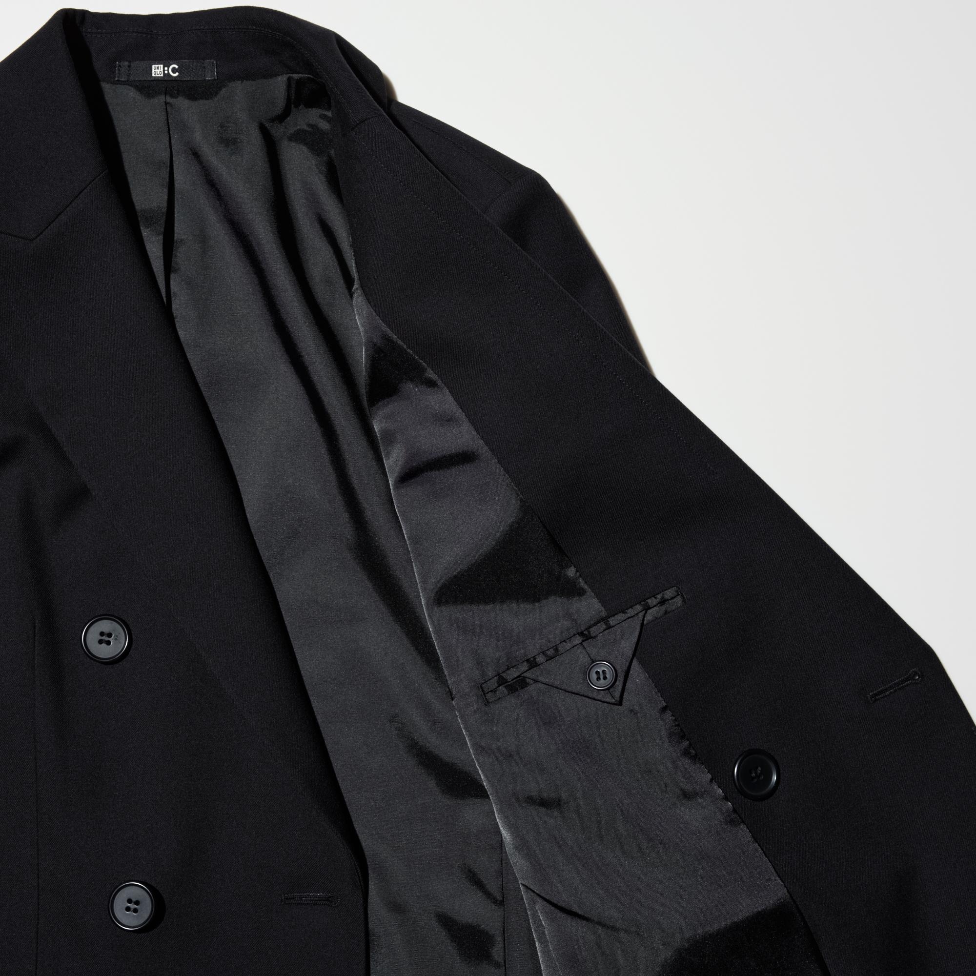 With an interior pocket for a classic style.