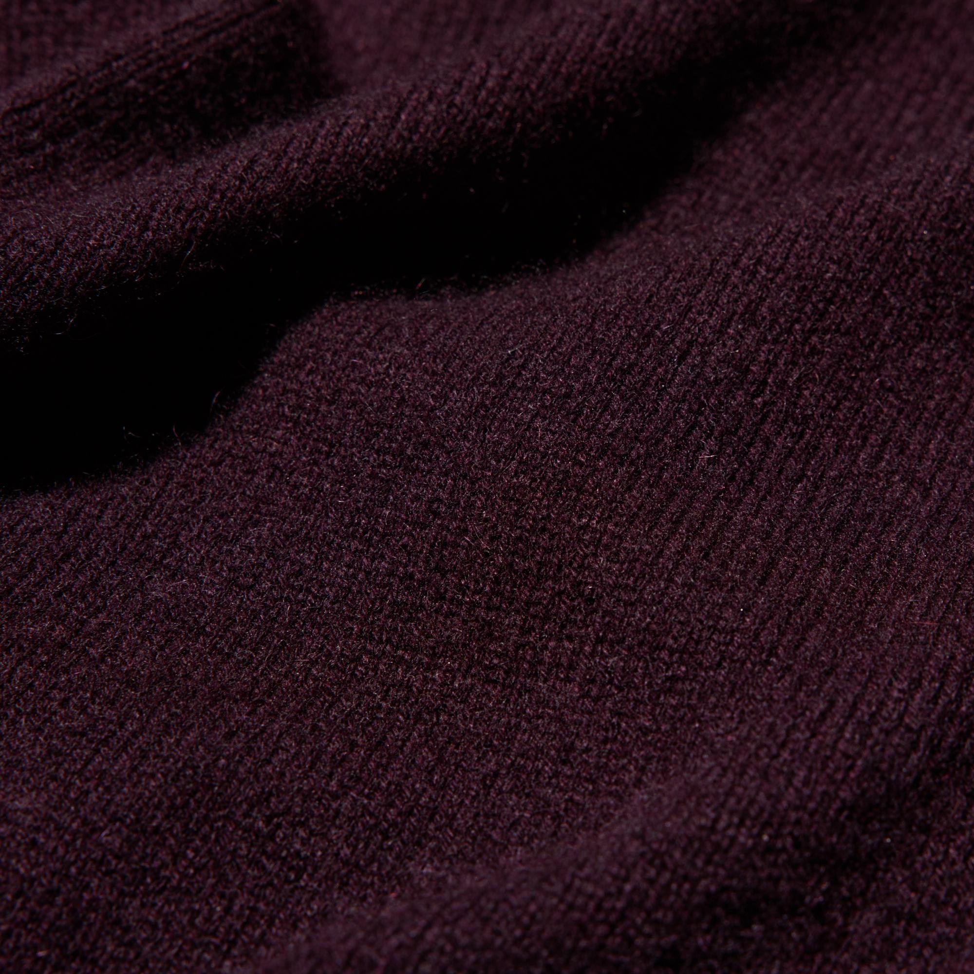 Made with 100% cashmere for luxurious feel.