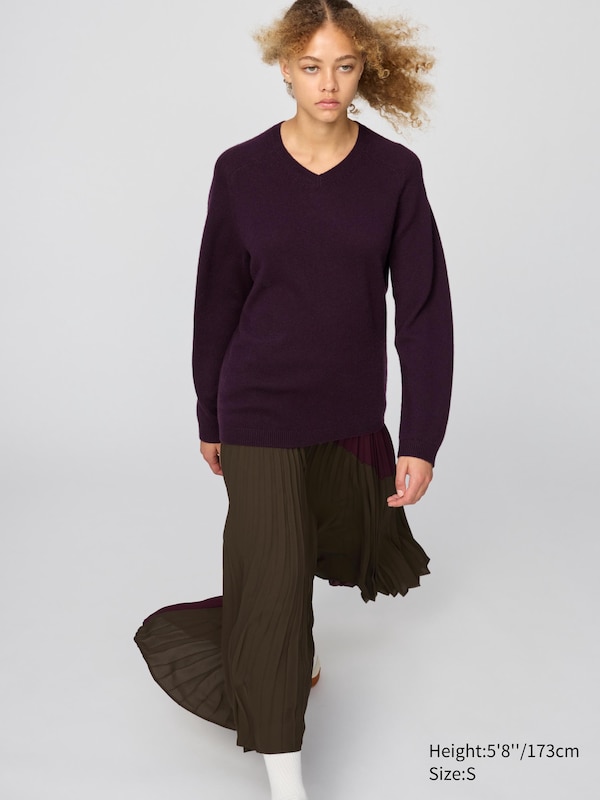 Cashmere Relaxed V-Neck Sweater | With Scarf