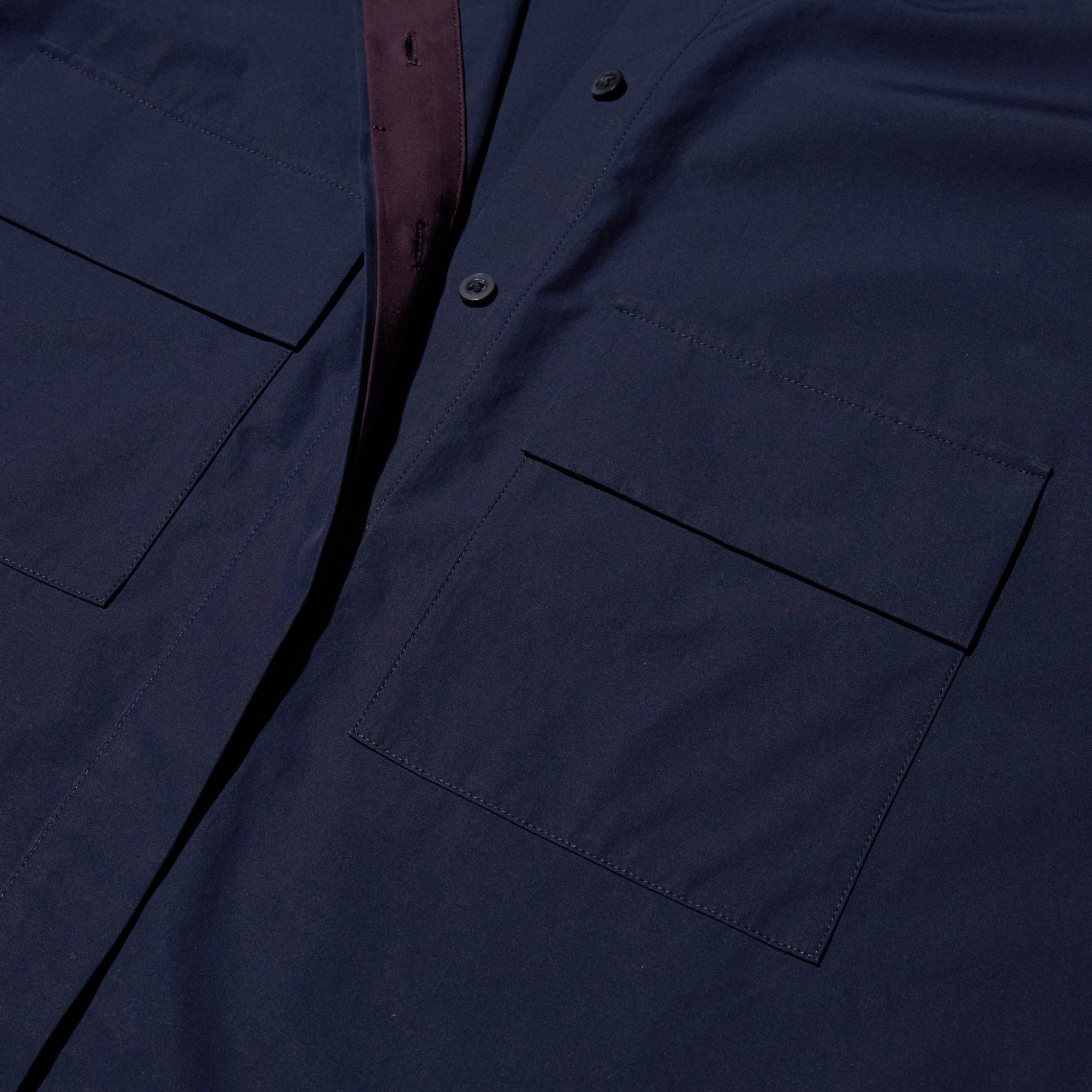 Large pockets add a design accent.