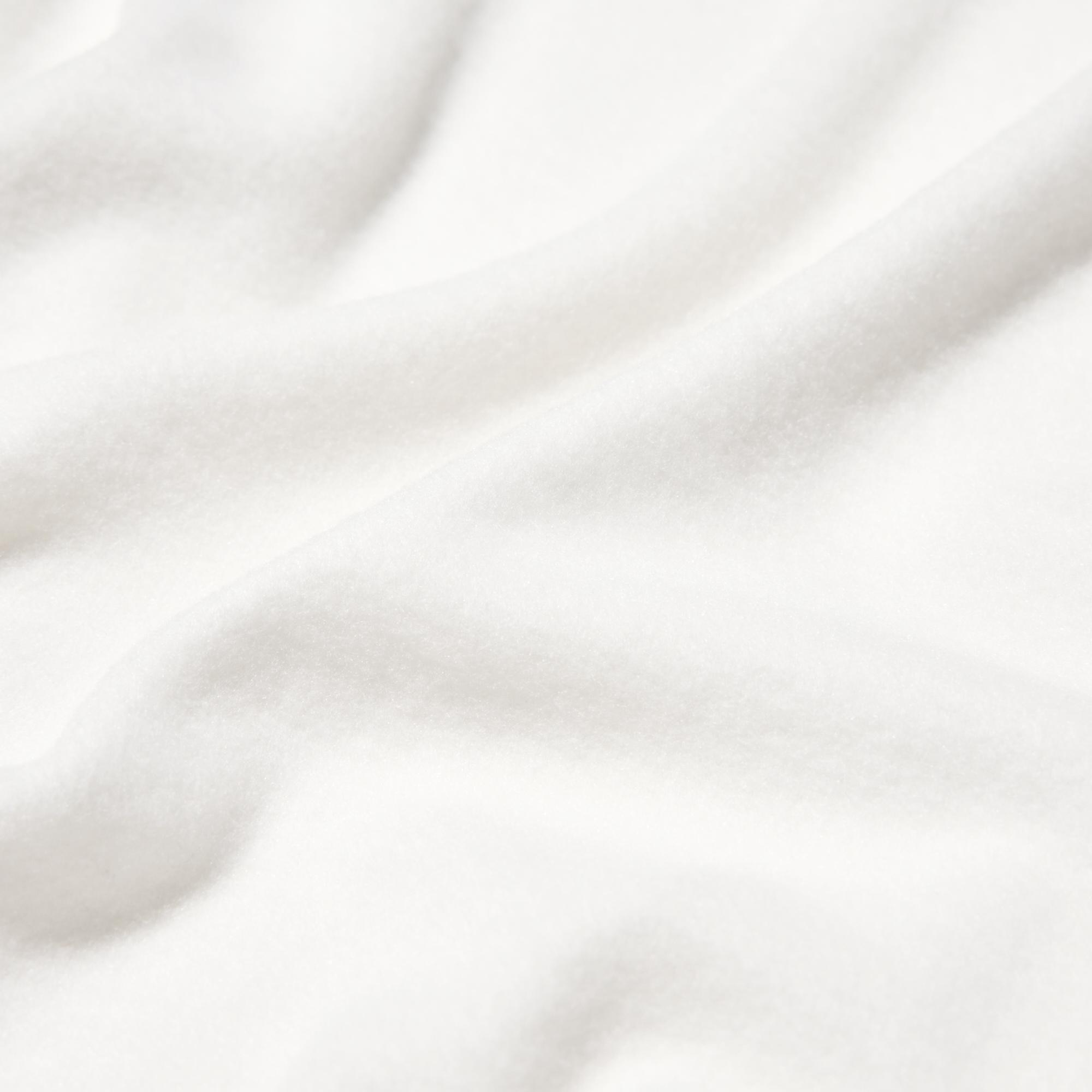 High-performance fleece with 'HEATTECH' technology plus stretch.