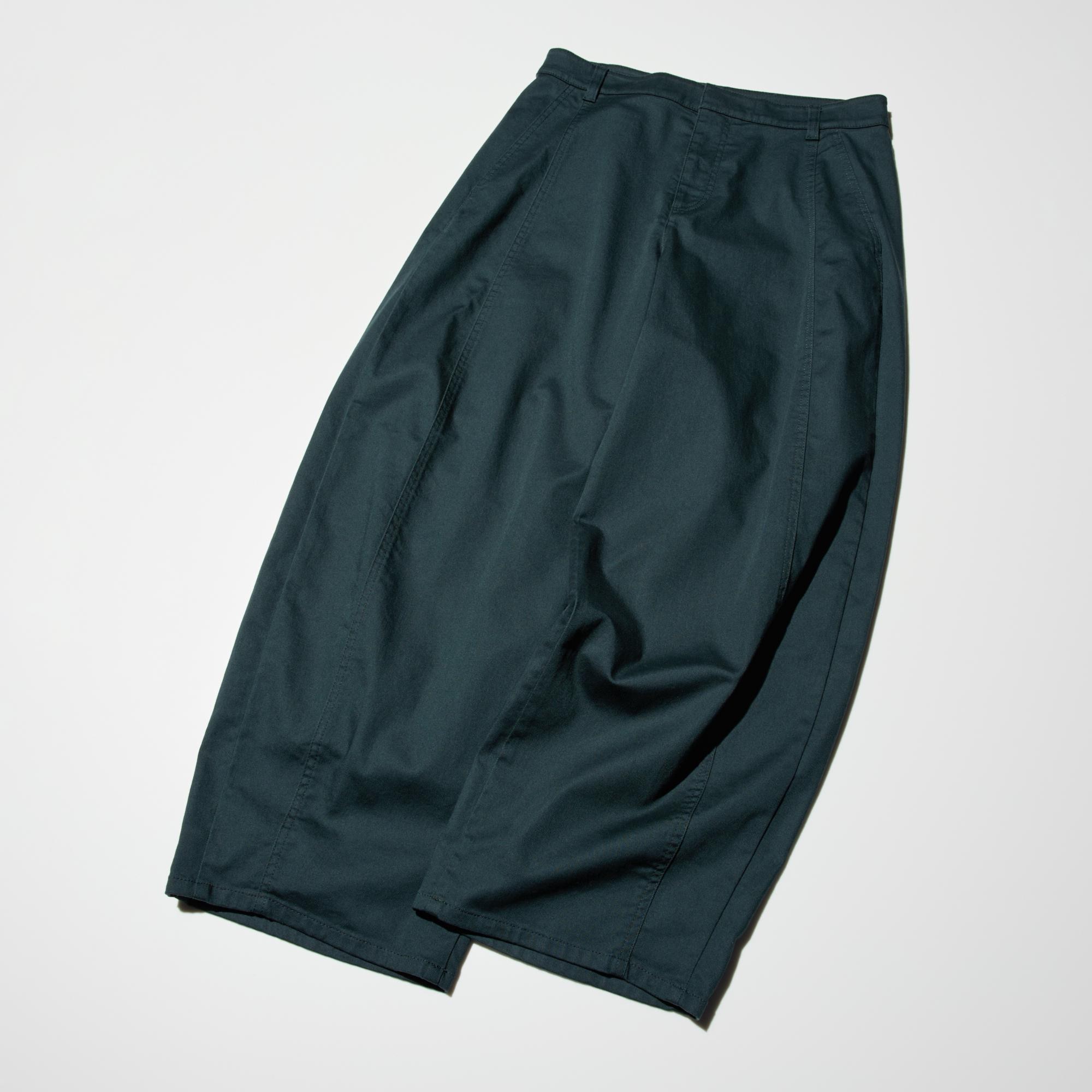 The wide, curved silhouette accentuates your outfit.