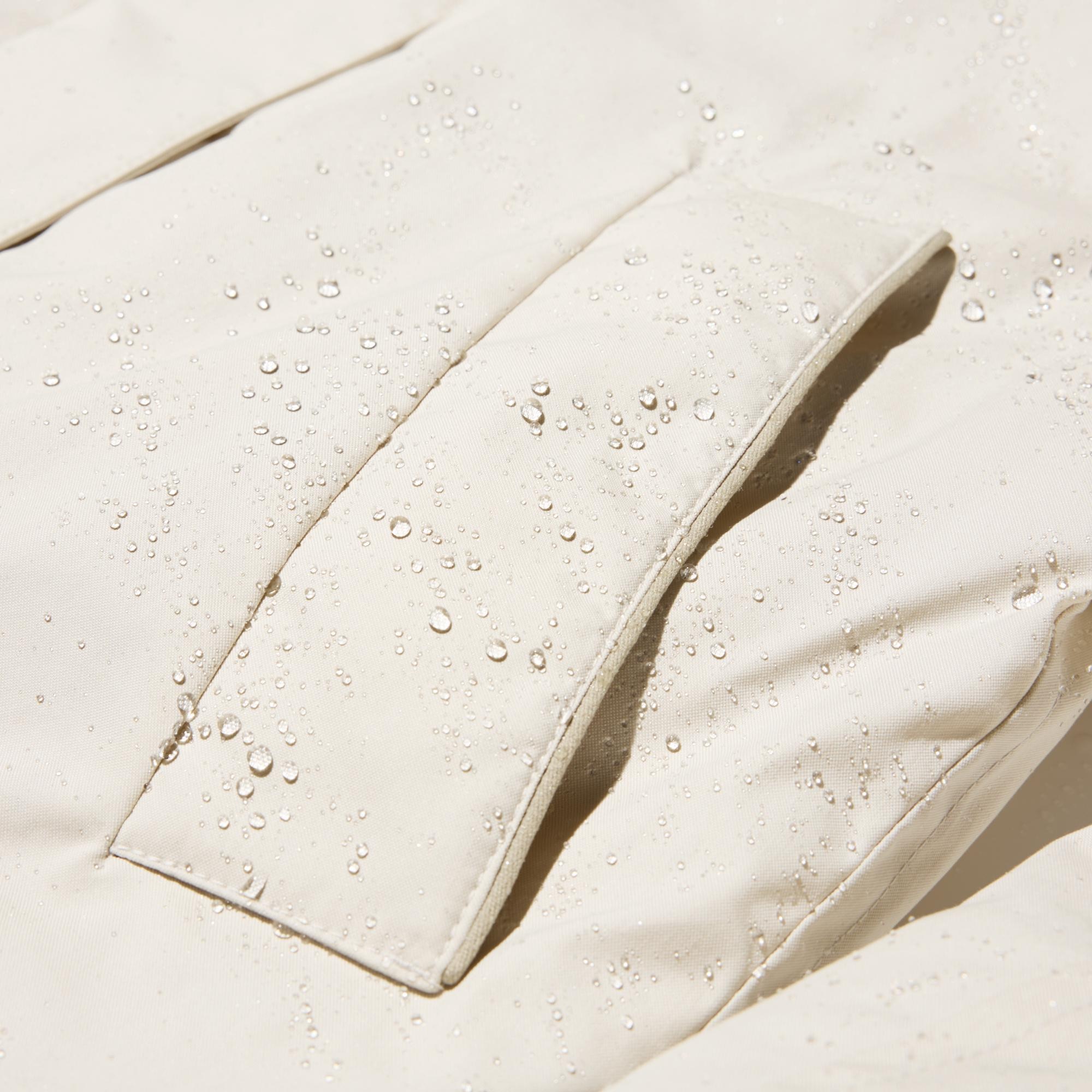 Water-repellent finish protects against light rain. *The finish is not permanent.