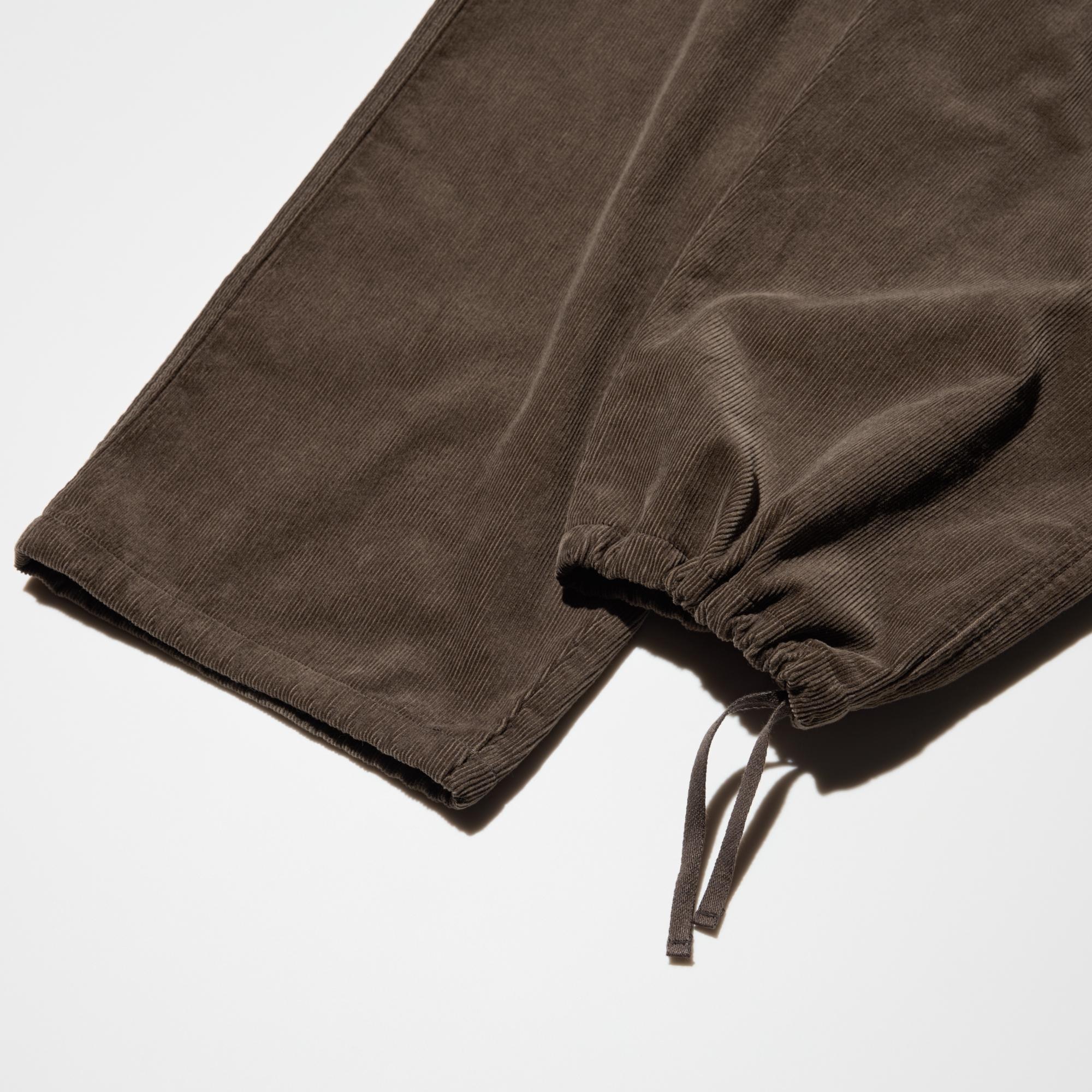 The silhouette can also be adjusted with the strings at the hem.